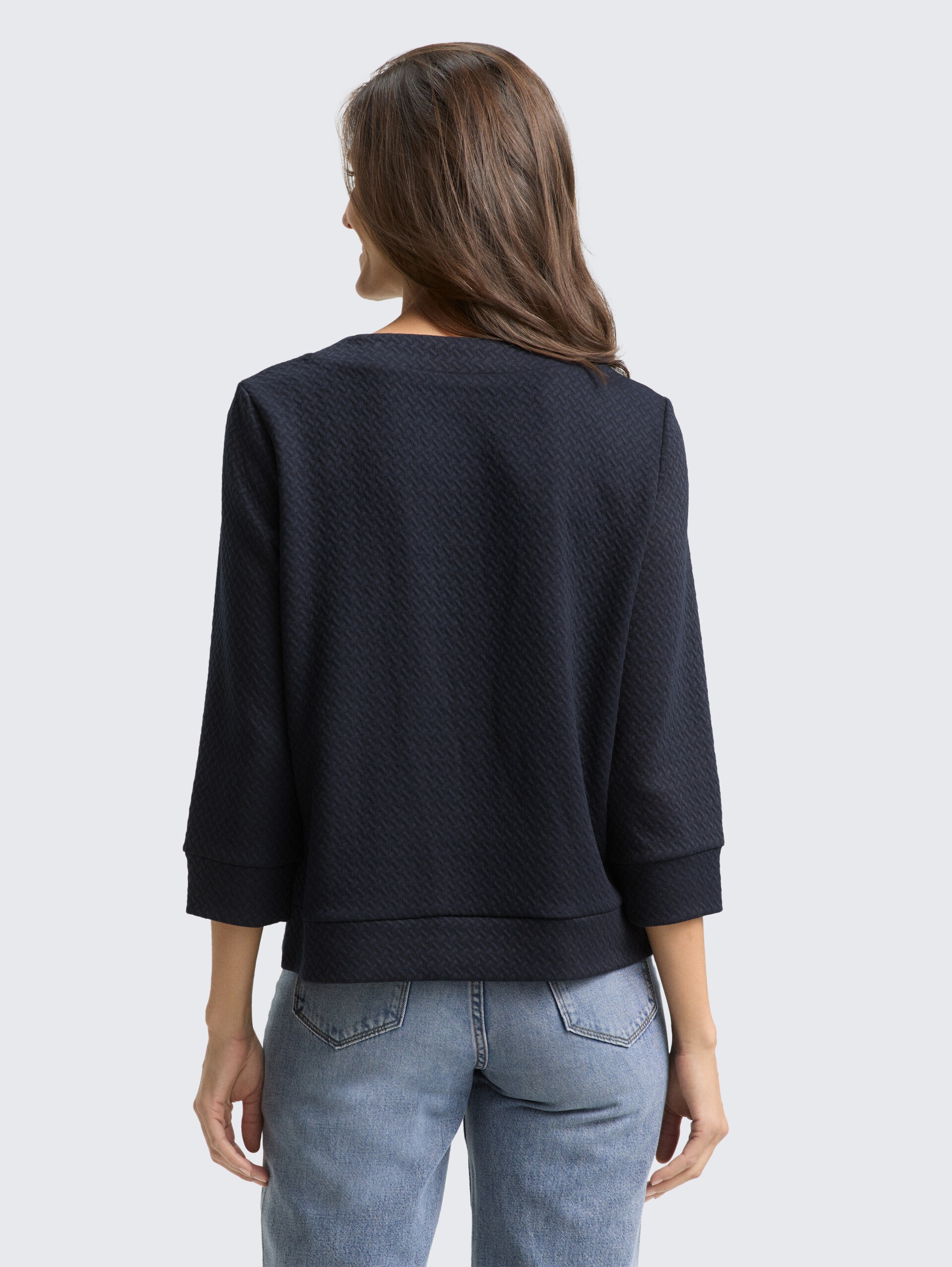 Boxy Fit Sweatshirt mit 7/8-Arm - sky captain blue - Auschnitt Model-Rückansicht