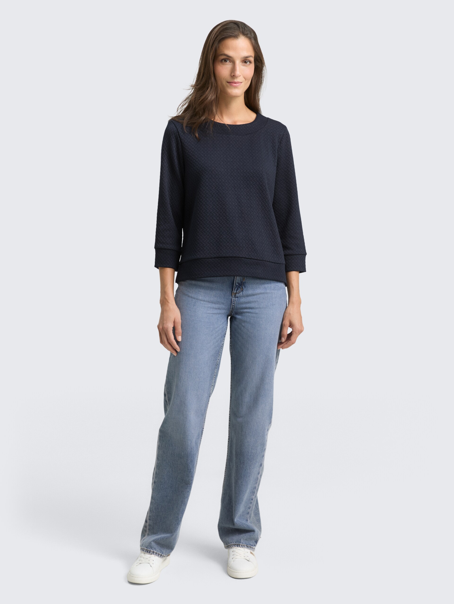Boxy Fit Sweatshirt mit 7/8-Arm - sky captain blue - Model-Vorderansicht