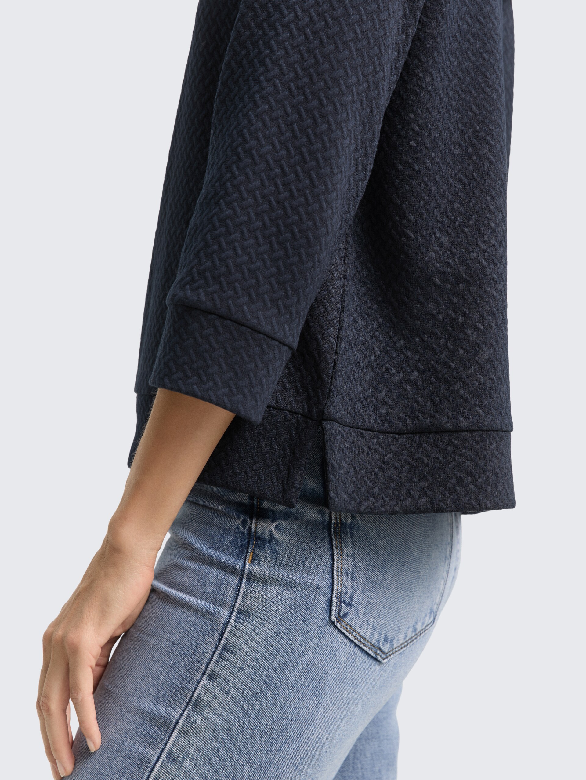 Boxy Fit Sweatshirt mit 7/8-Arm - sky captain blue - Detail-Model-Ansicht