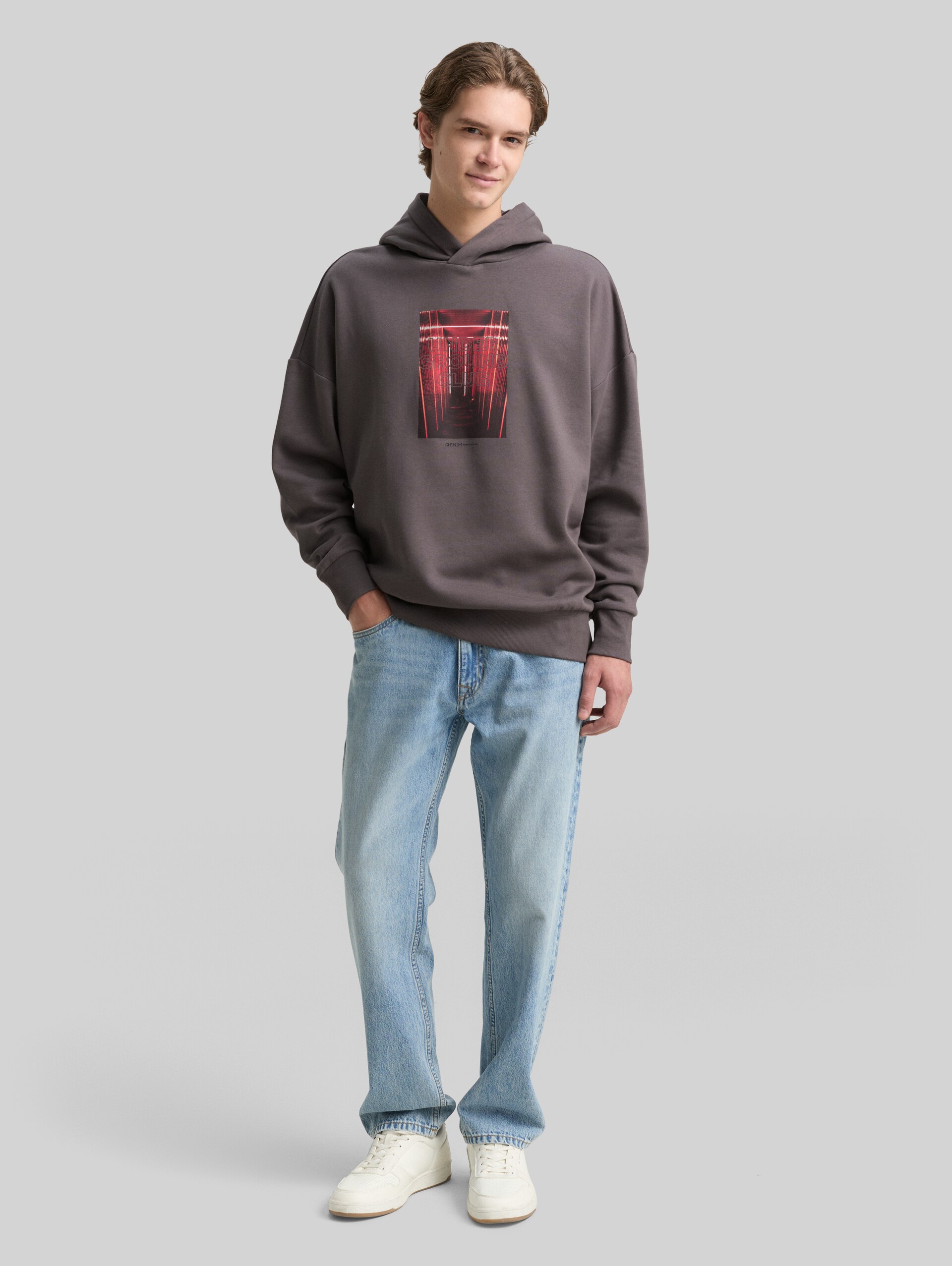Oversize hoodie sweatshirt with print - classic mid grey - Model front view