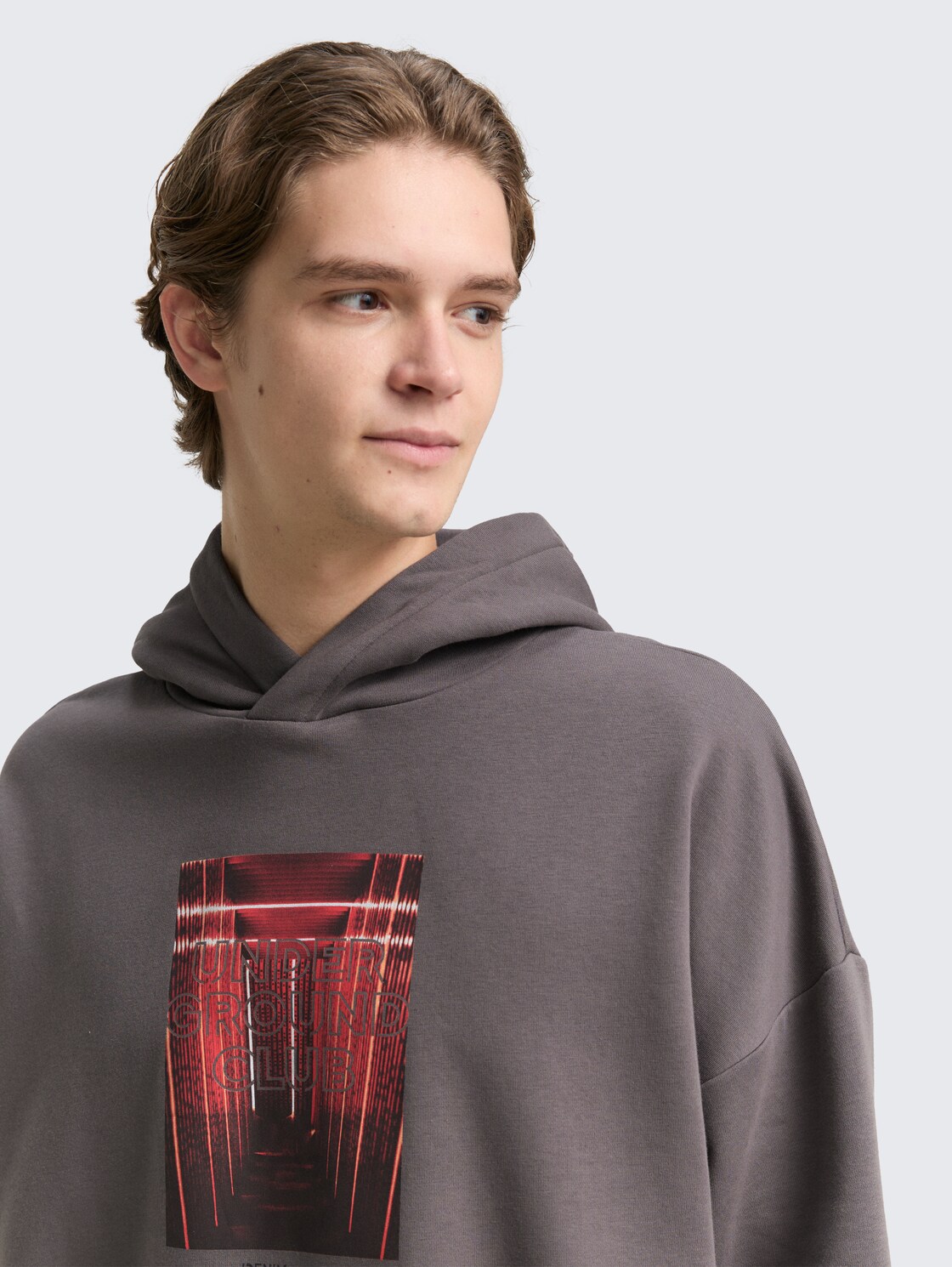 Oversize hoodie sweatshirt with print - classic mid grey - Detail model view