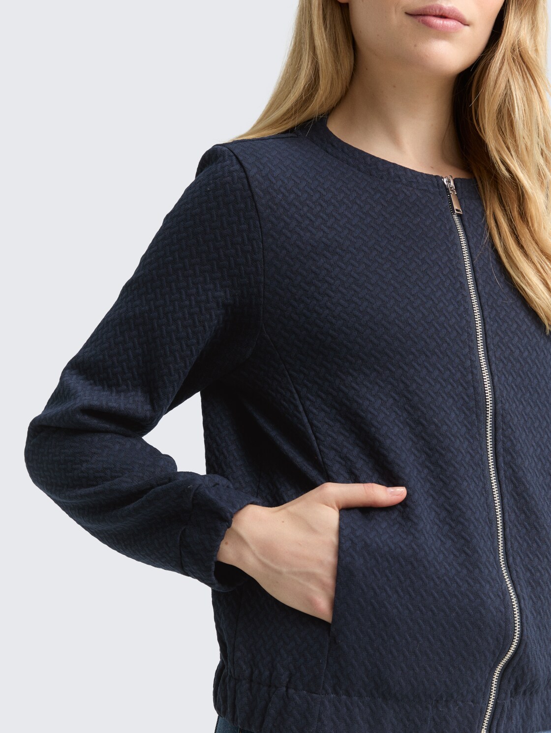 Sweatjacke mit Eingriffstaschen - sky captain blue - Detail-Model-Ansicht