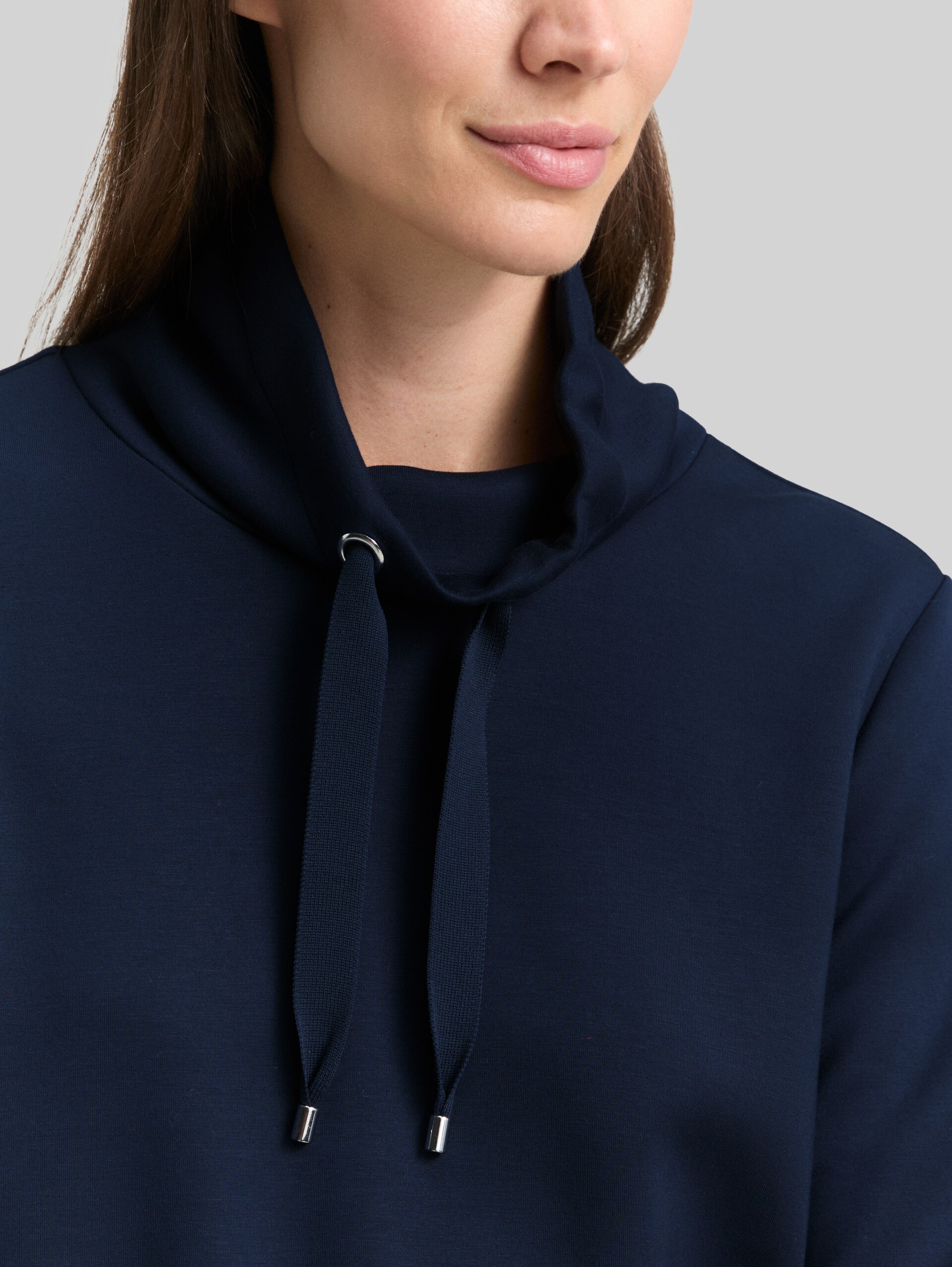 Scuba sweatshirt with stand-up collar - sky captain blue - Detail model view