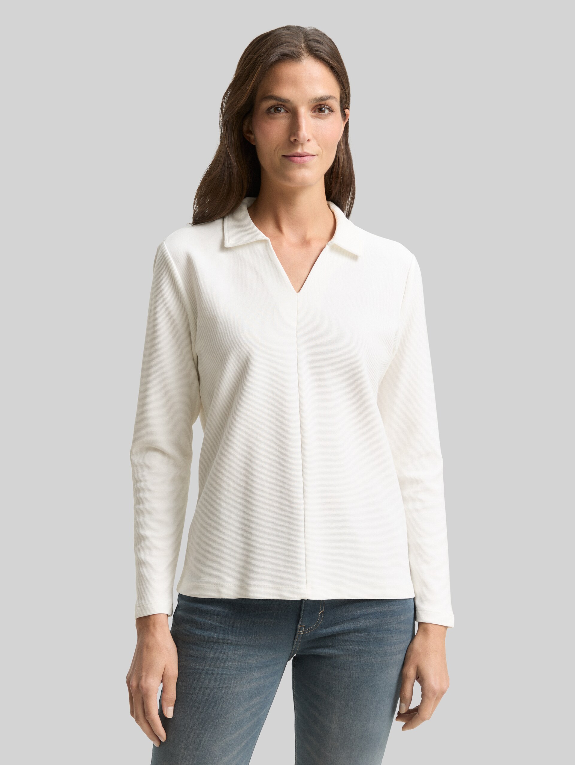 Langarmshirt mit Polokragen - Whisper White - Ausschnitt Model-Vorderansicht