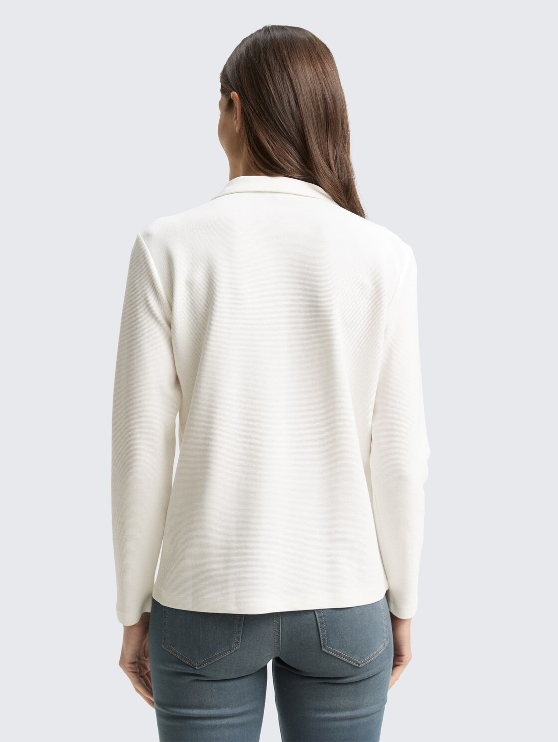 Langarmshirt mit Polokragen - Whisper White - Auschnitt Model-Rückansicht