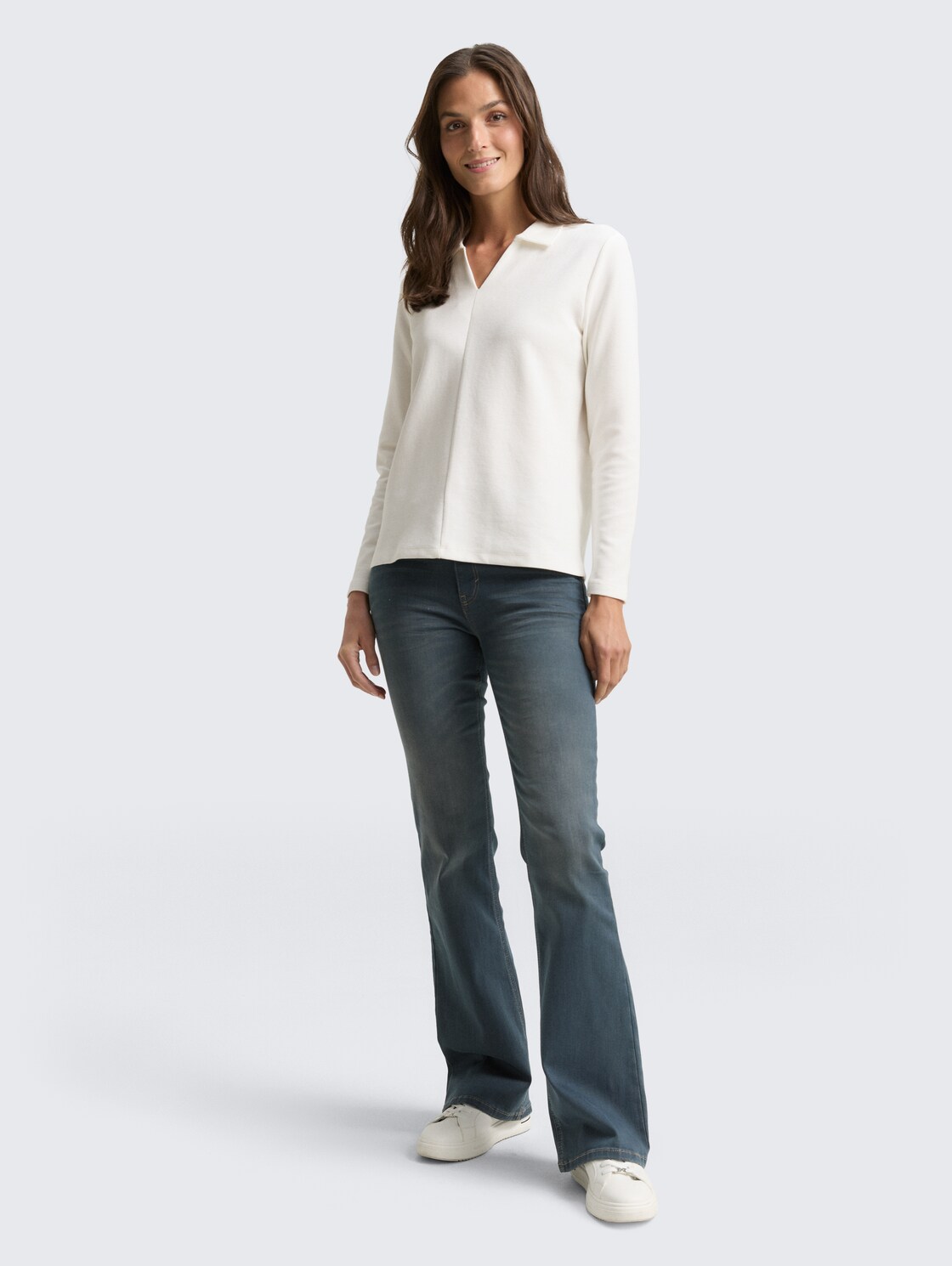 Langarmshirt mit Polokragen - Whisper White - Model-Vorderansicht