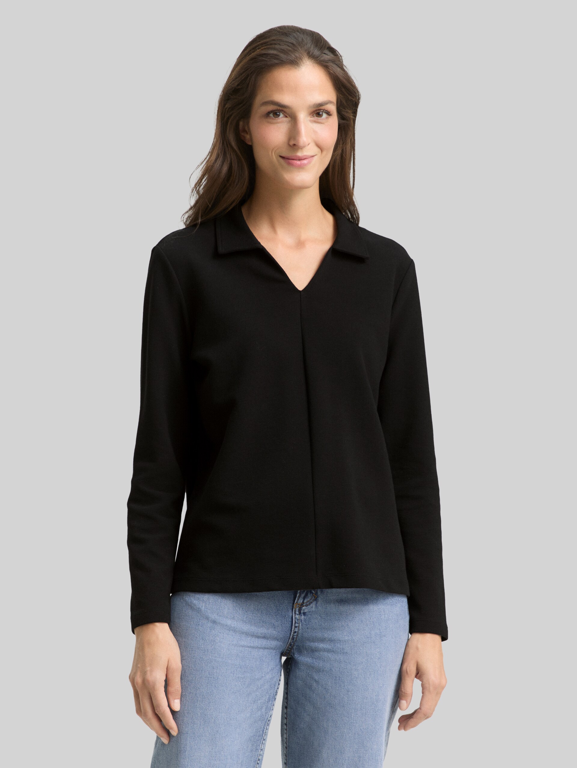 Langarmshirt mit Polokragen - deep black - Ausschnitt Model-Vorderansicht