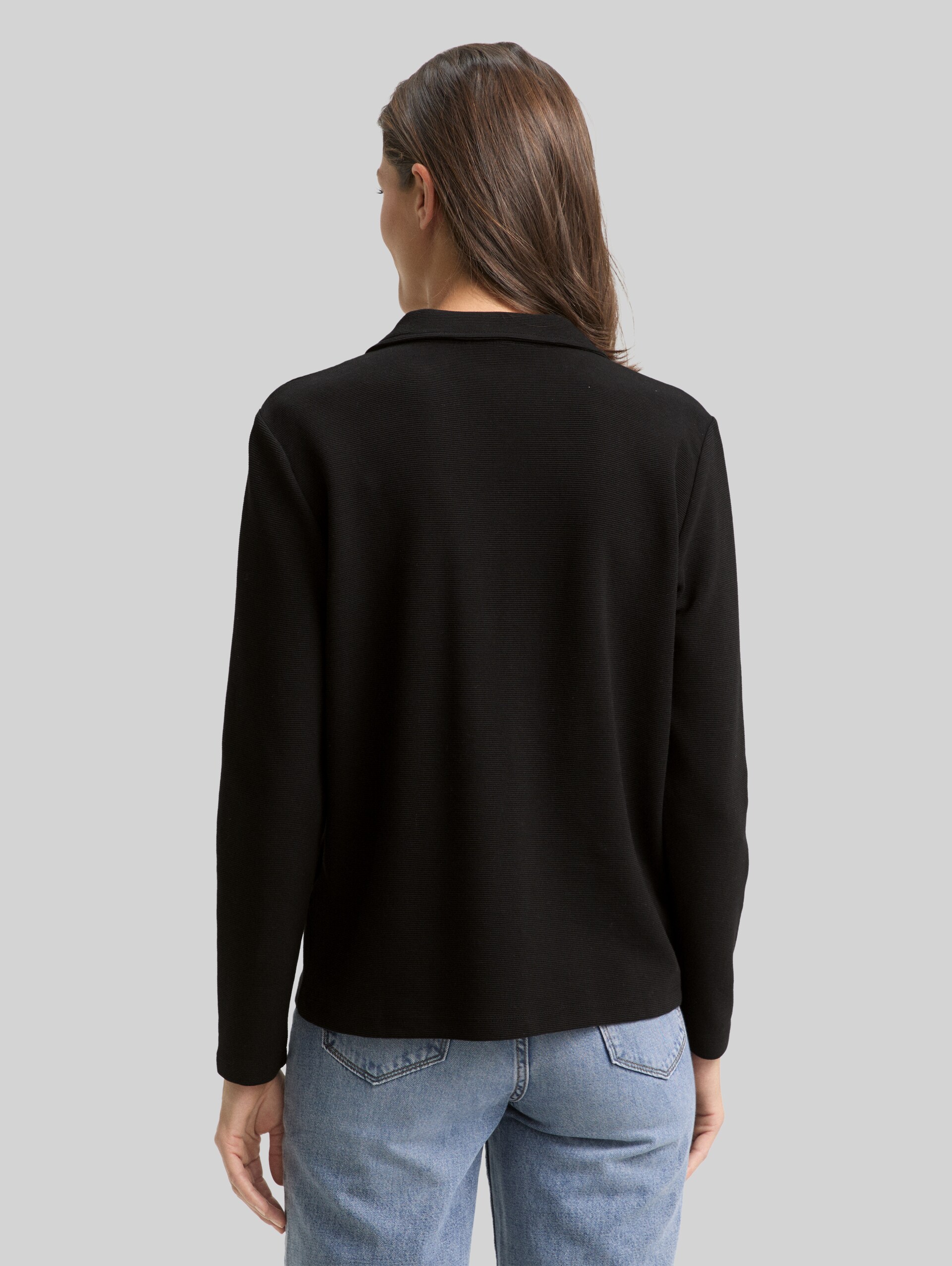 Langarmshirt mit Polokragen - deep black - Auschnitt Model-Rückansicht