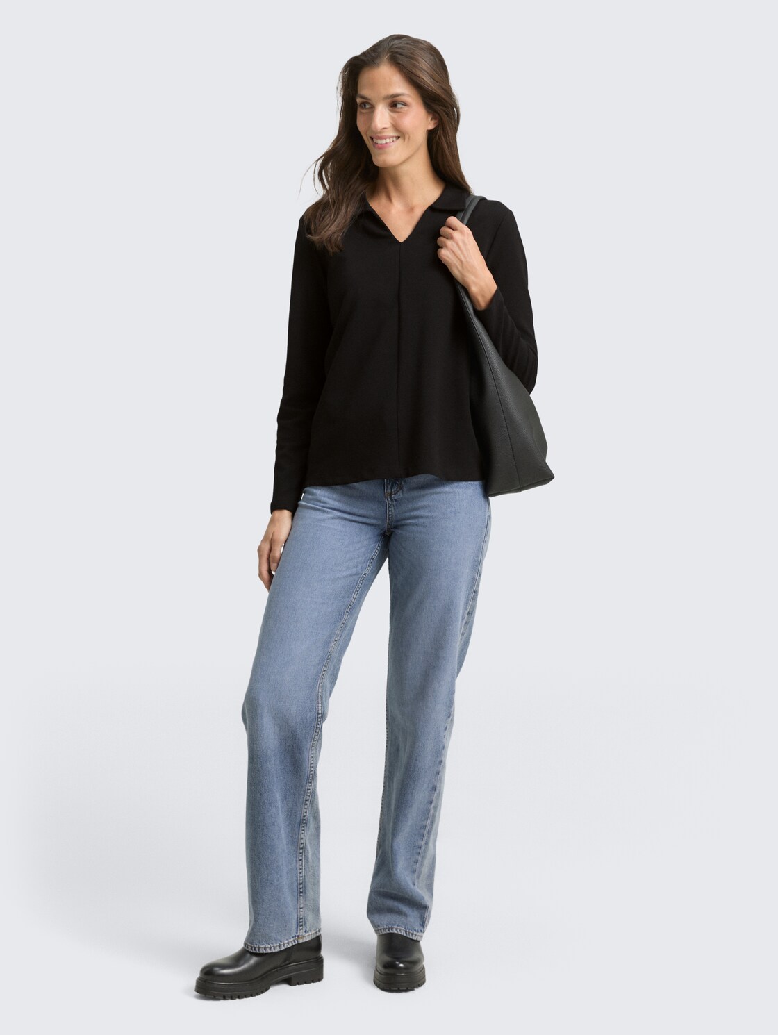 Langarmshirt mit Polokragen - deep black - Model-Vorderansicht