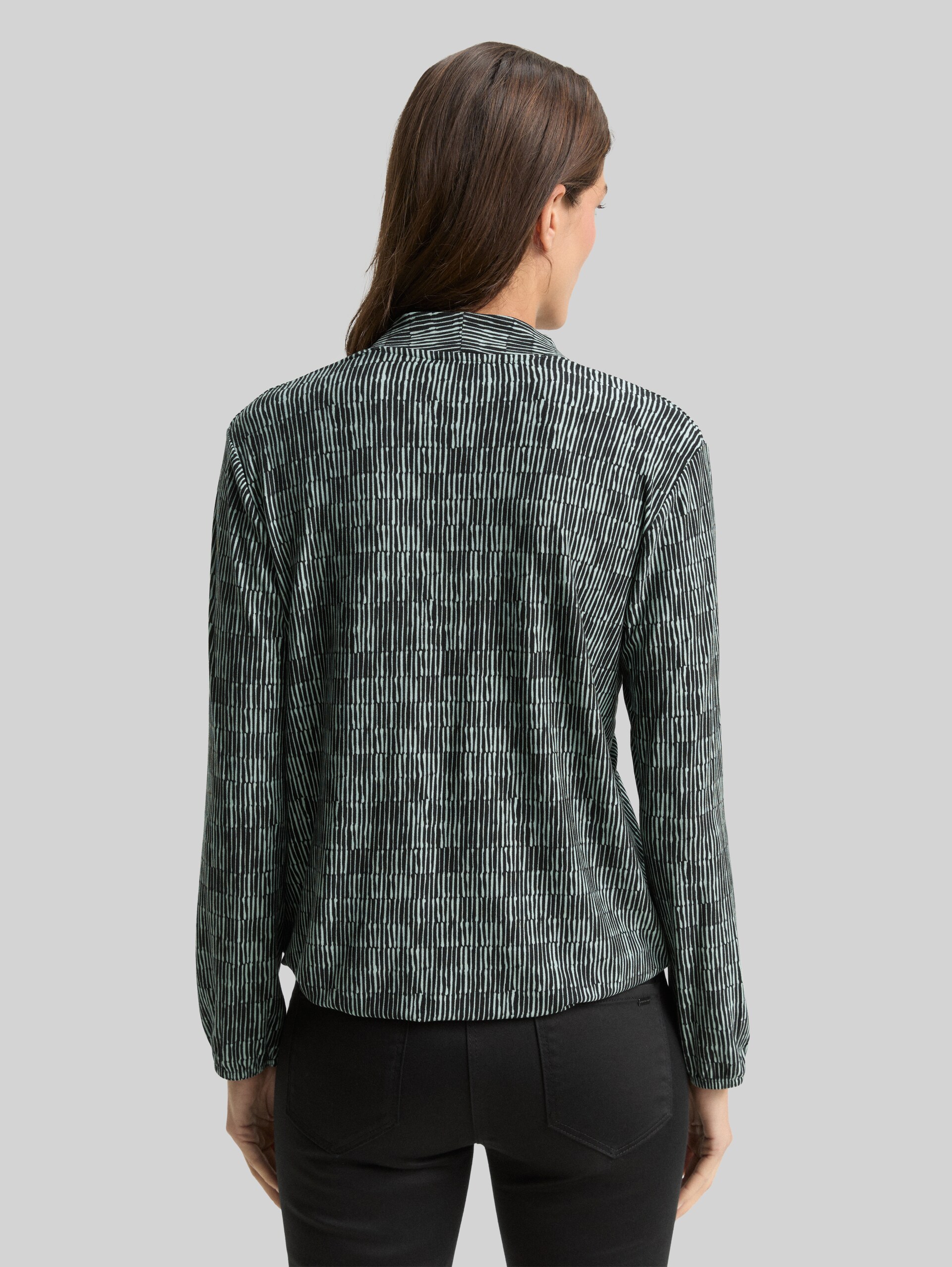 Long-sleeved shirt with pattern - irregular moss graphic design - Neckline model-back view