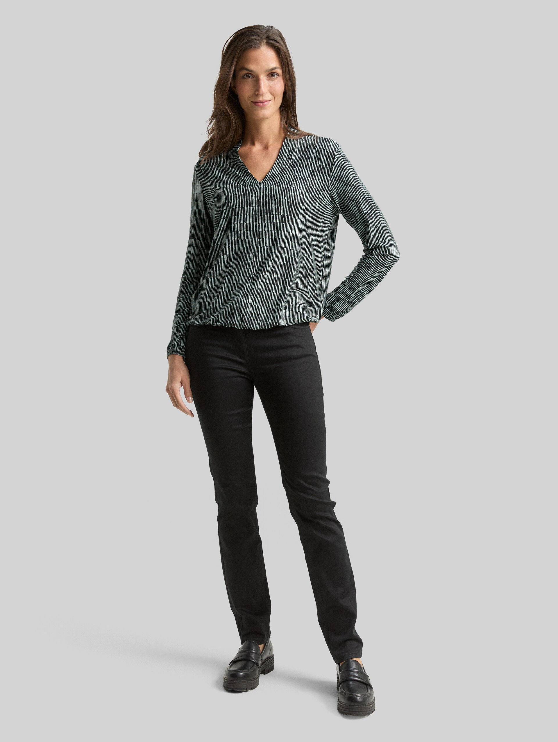 Long-sleeved shirt with pattern - irregular moss graphic design - Model front view