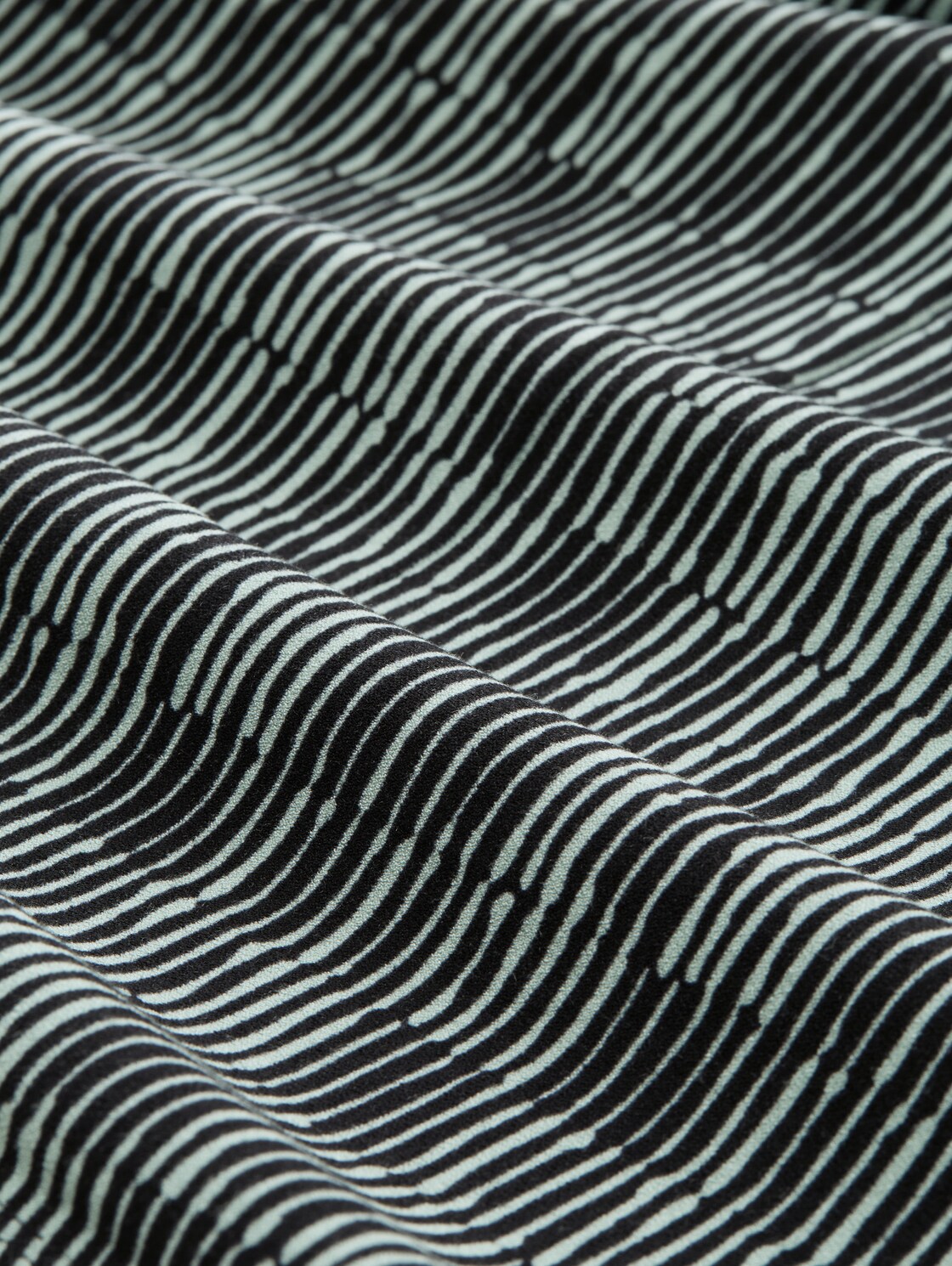 Langarmshirt mit Muster - irregular moss graphic design - Material-Ansicht