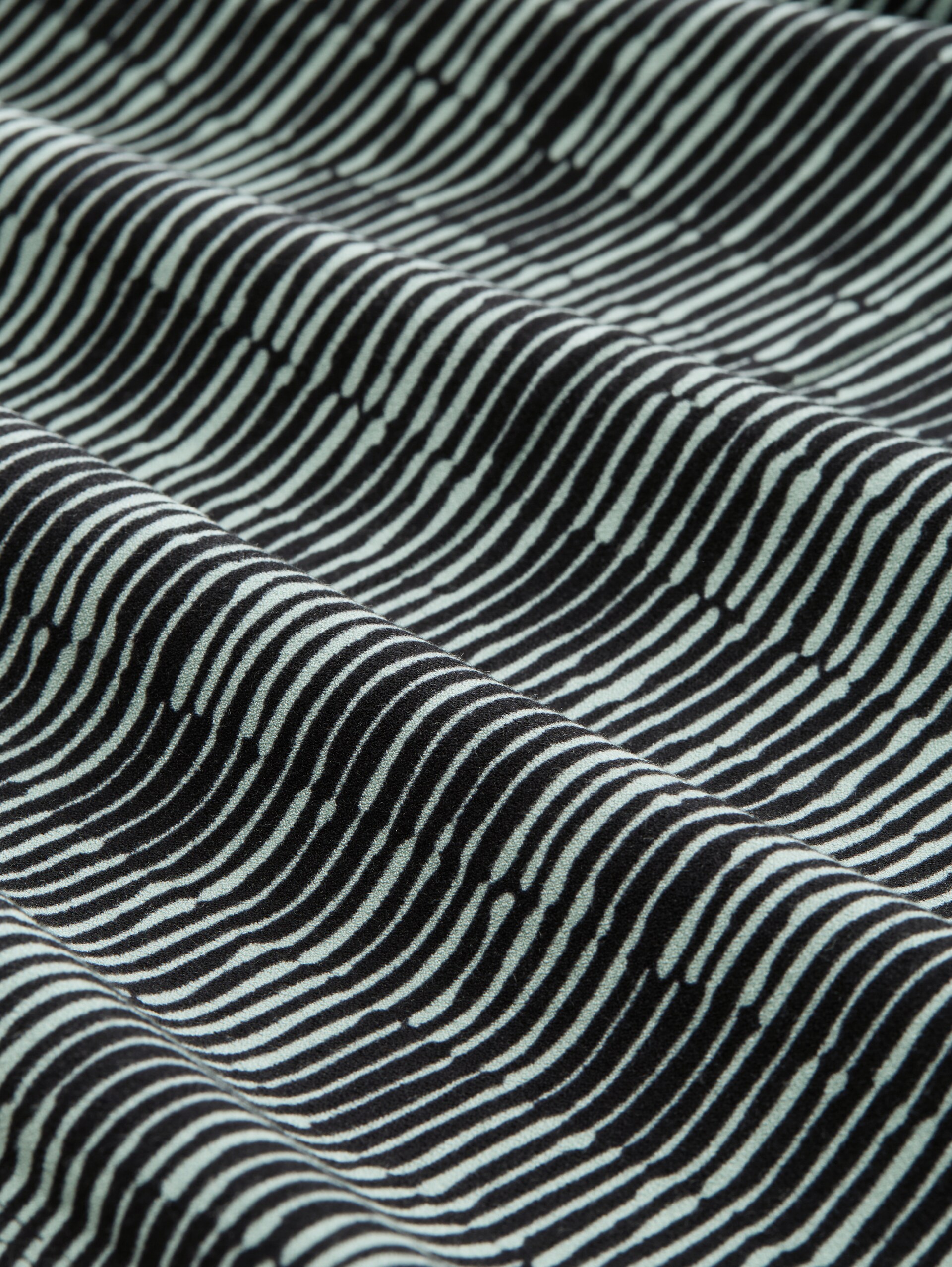 Long-sleeved shirt with pattern - irregular moss graphic design - Material view