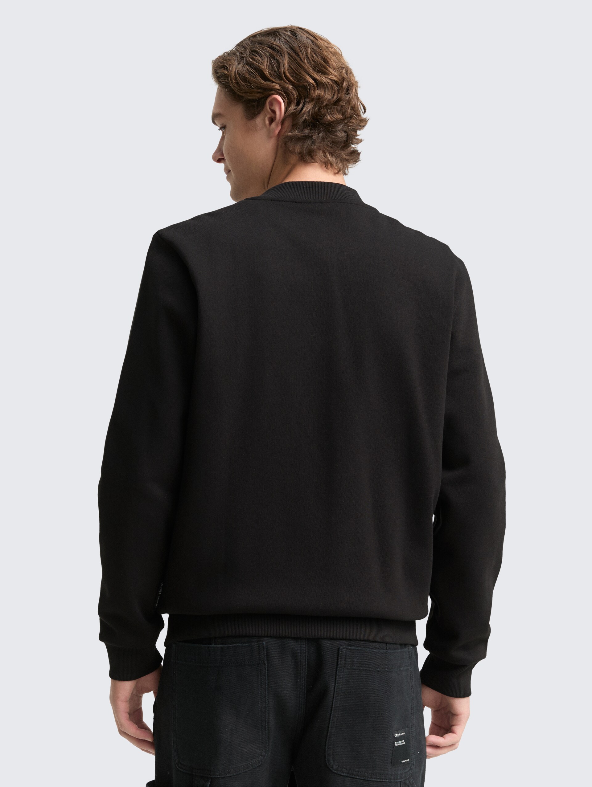 Sweatjacke mit Bomberkragen - Black - Auschnitt Model-Rückansicht