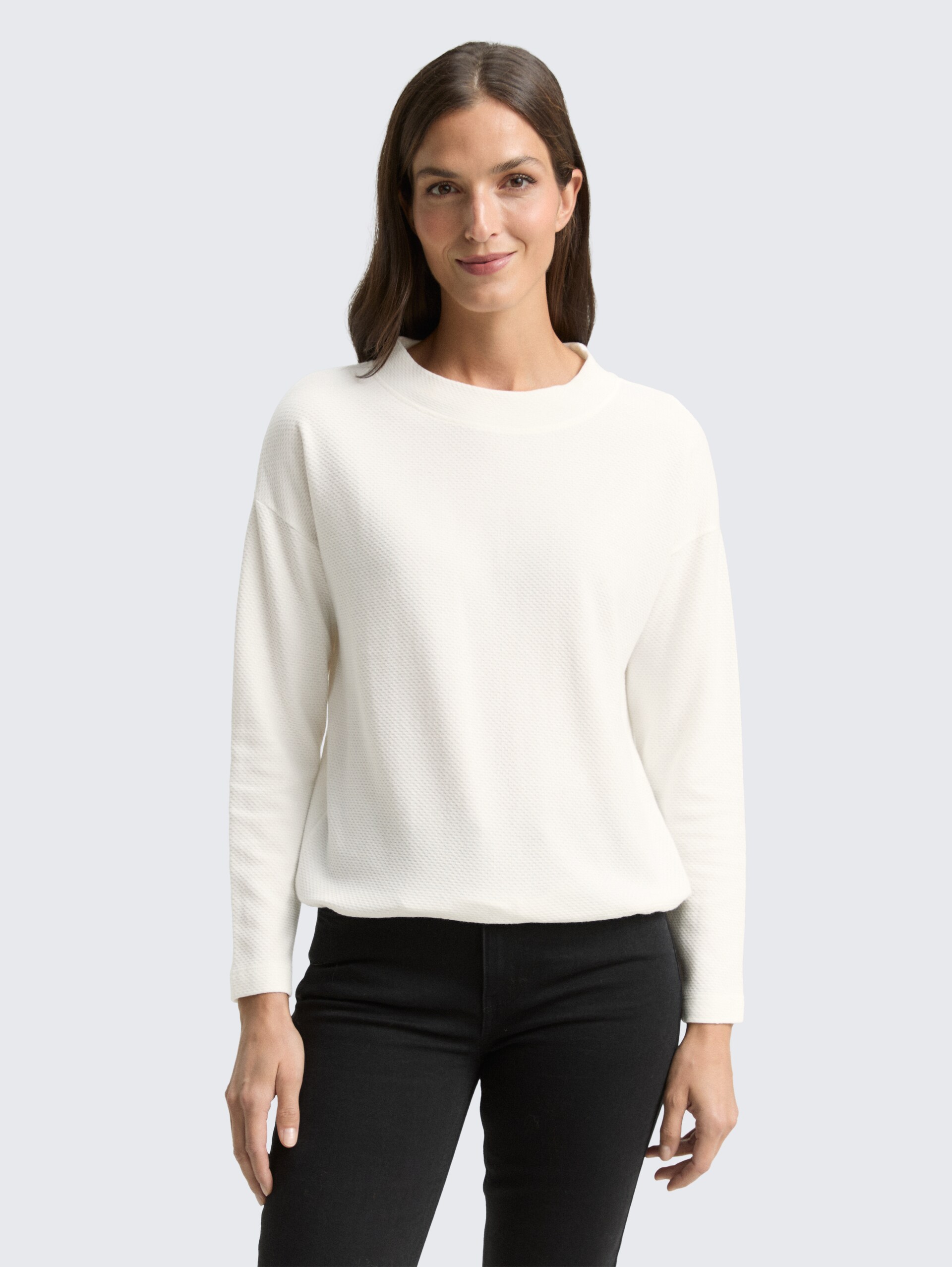 Loose Fit Sweatshirt - Whisper White - Ausschnitt Model-Vorderansicht