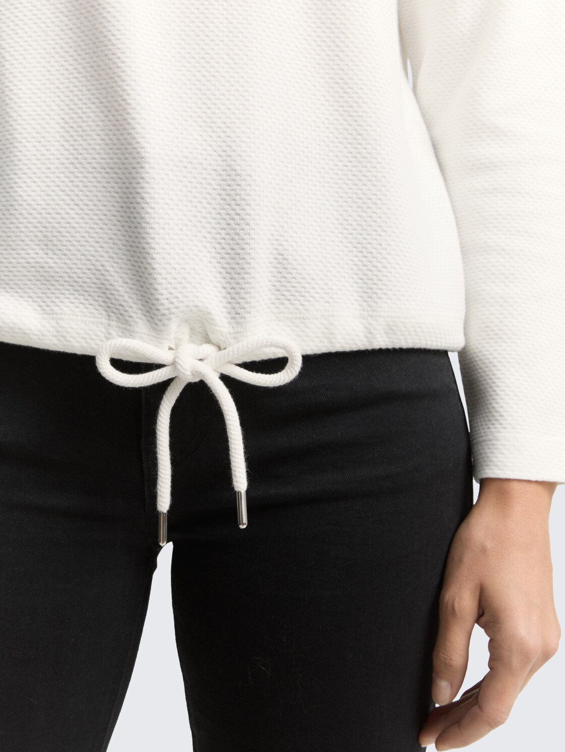 Loose Fit Sweatshirt - Whisper White - Detail-Model-Ansicht