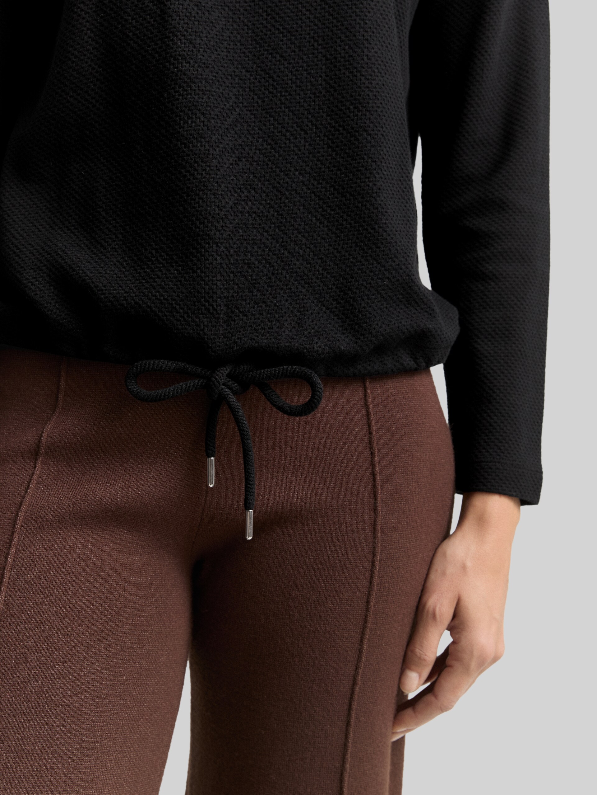 Loose-fit sweatshirt - deep black - Detail model view