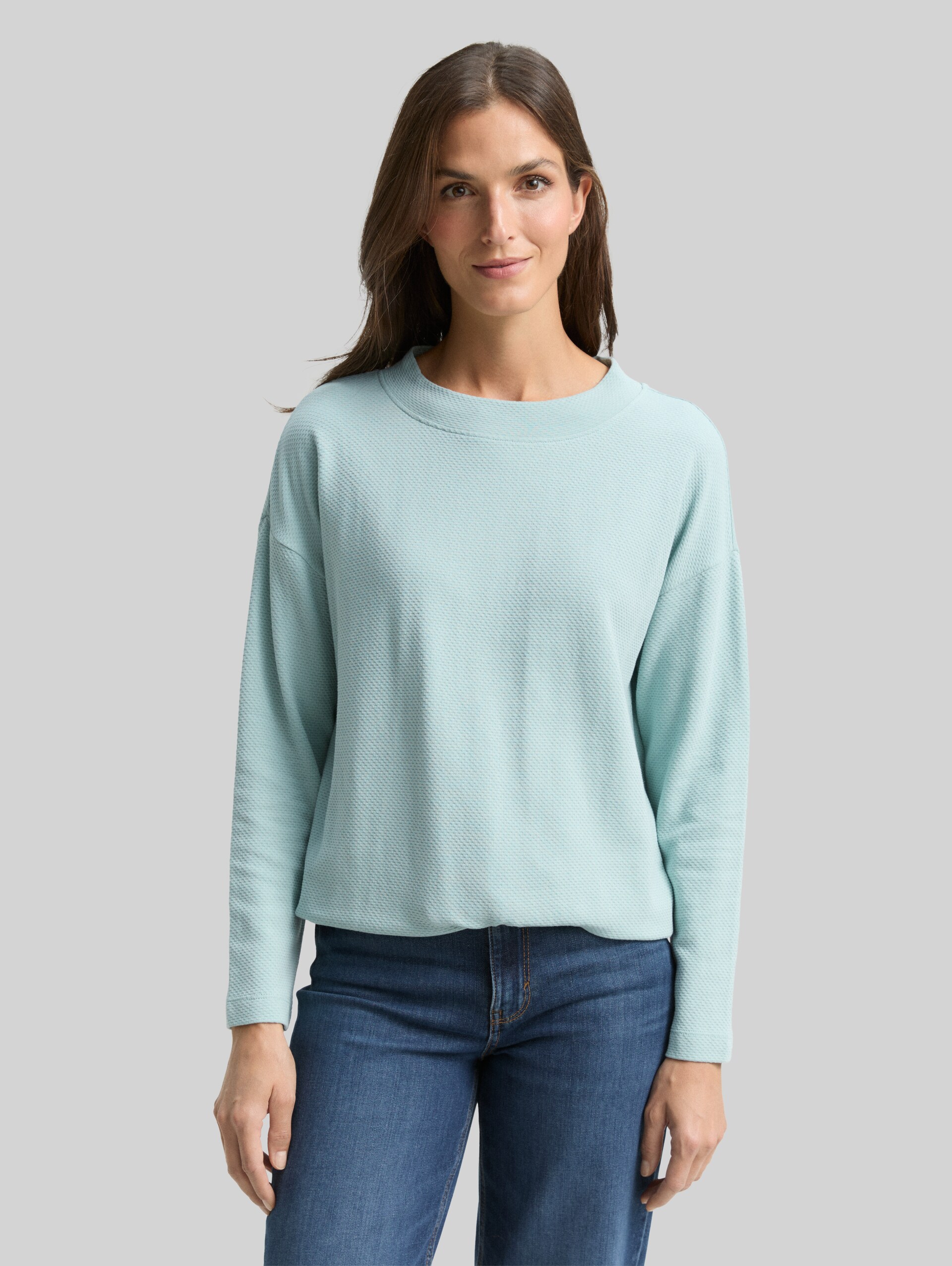 Loose-fit sweatshirt - white moss - Neckline model front view