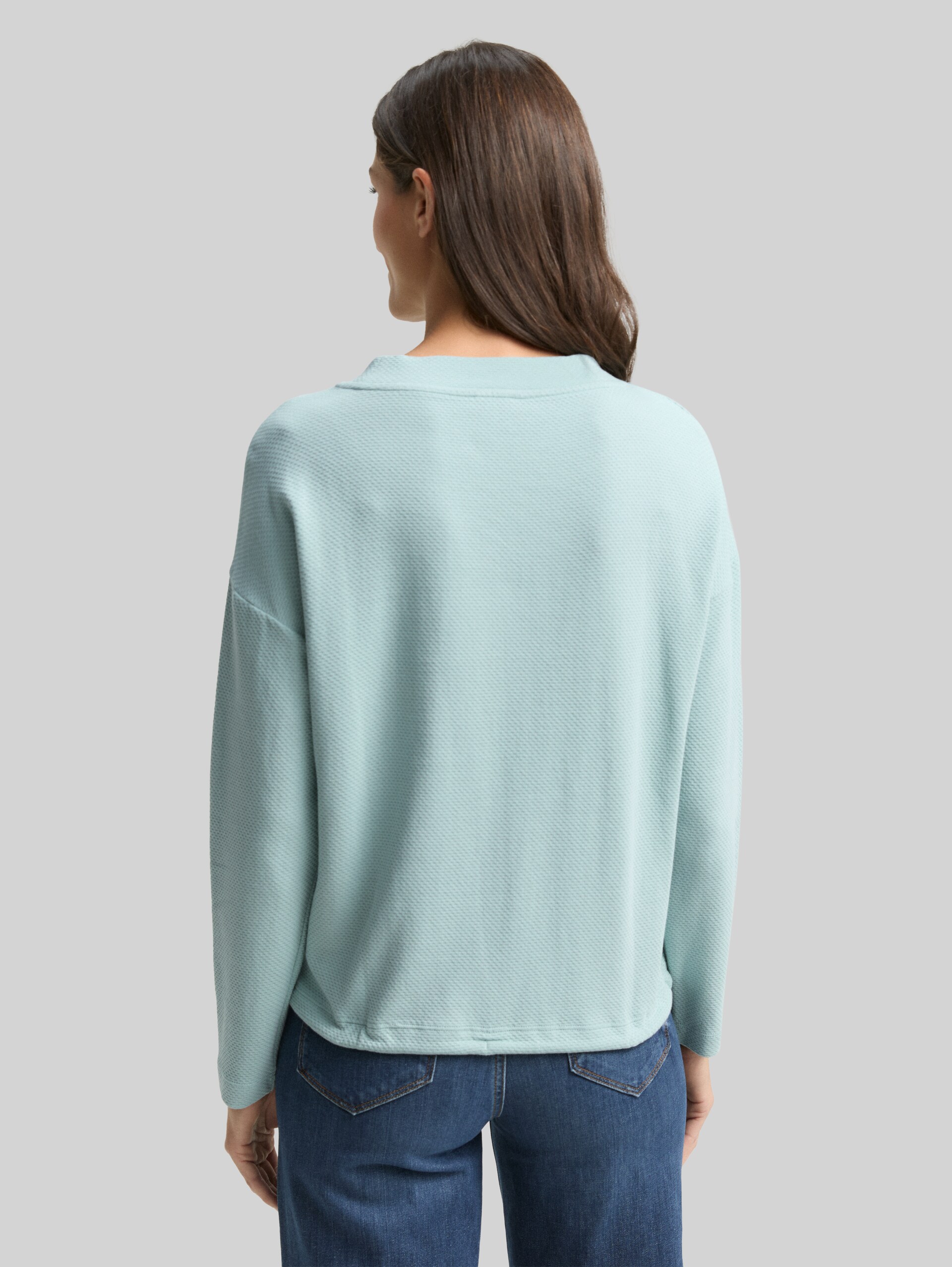 Loose-fit sweatshirt - white moss - Neckline model-back view