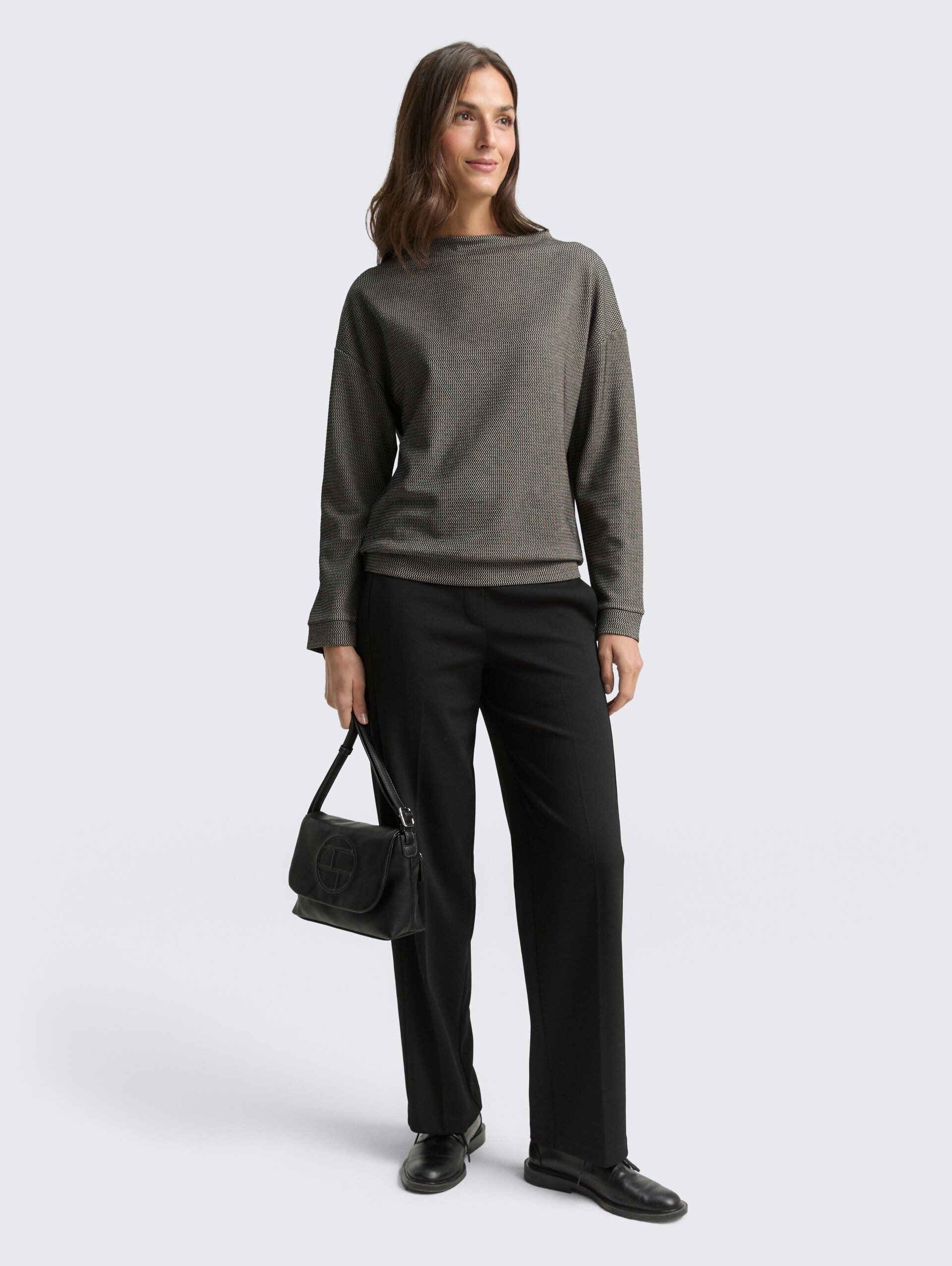 Loose fit sweatshirt met opstaande kraag - black beige wave structure - Model vooraanzicht