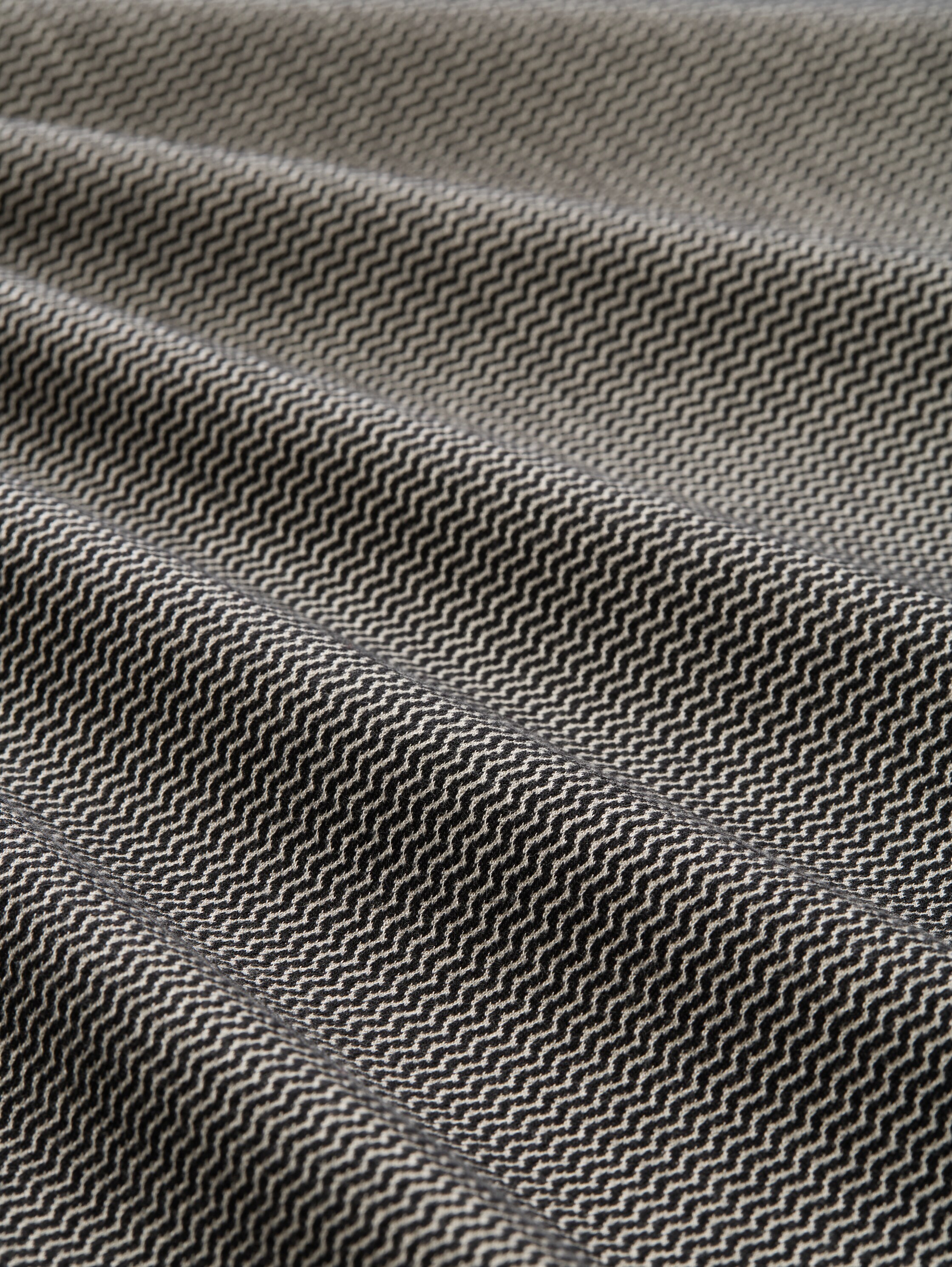 Loose Fit Sweatshirt mit Stehkragen - black_beige_wave_structure - 