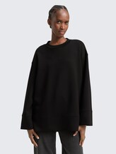 Oversize Scuba Sweatshirt - deep black - Ausschnitt Model-Vorderansicht