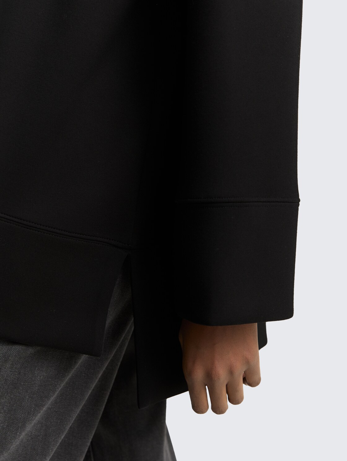 Oversize Scuba Sweatshirt - deep black - Detail-Model-Ansicht