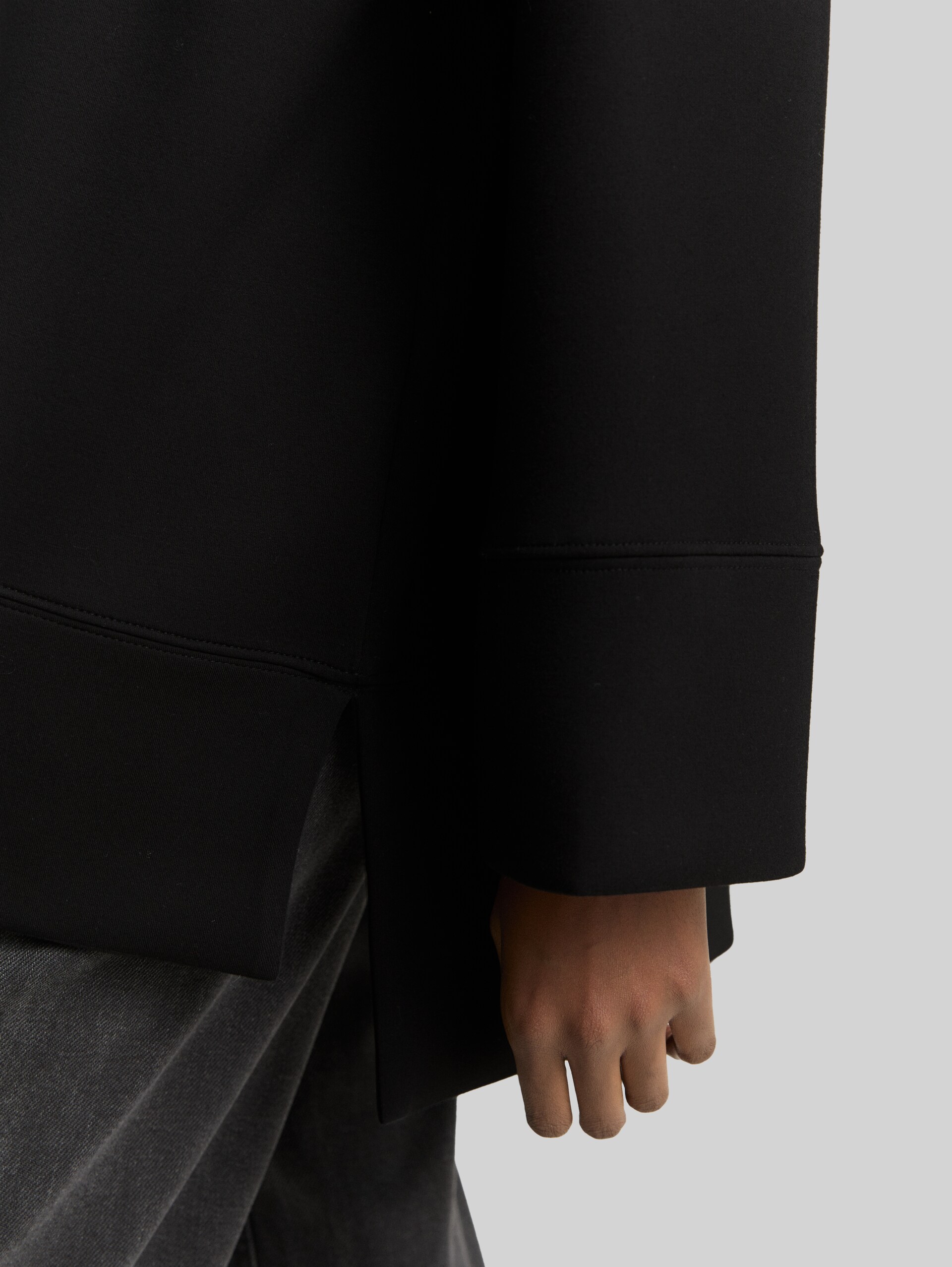 Oversized scuba sweatshirt - deep black - Detail model view