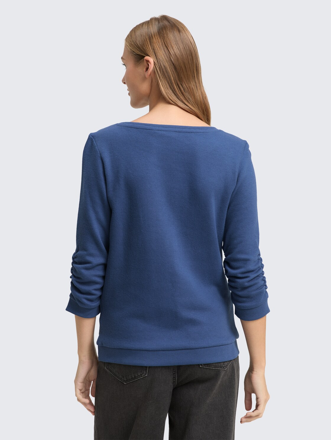 Fitted Sweatshirt mit Raffungen - Dark Duck Blue - Auschnitt Model-Rückansicht