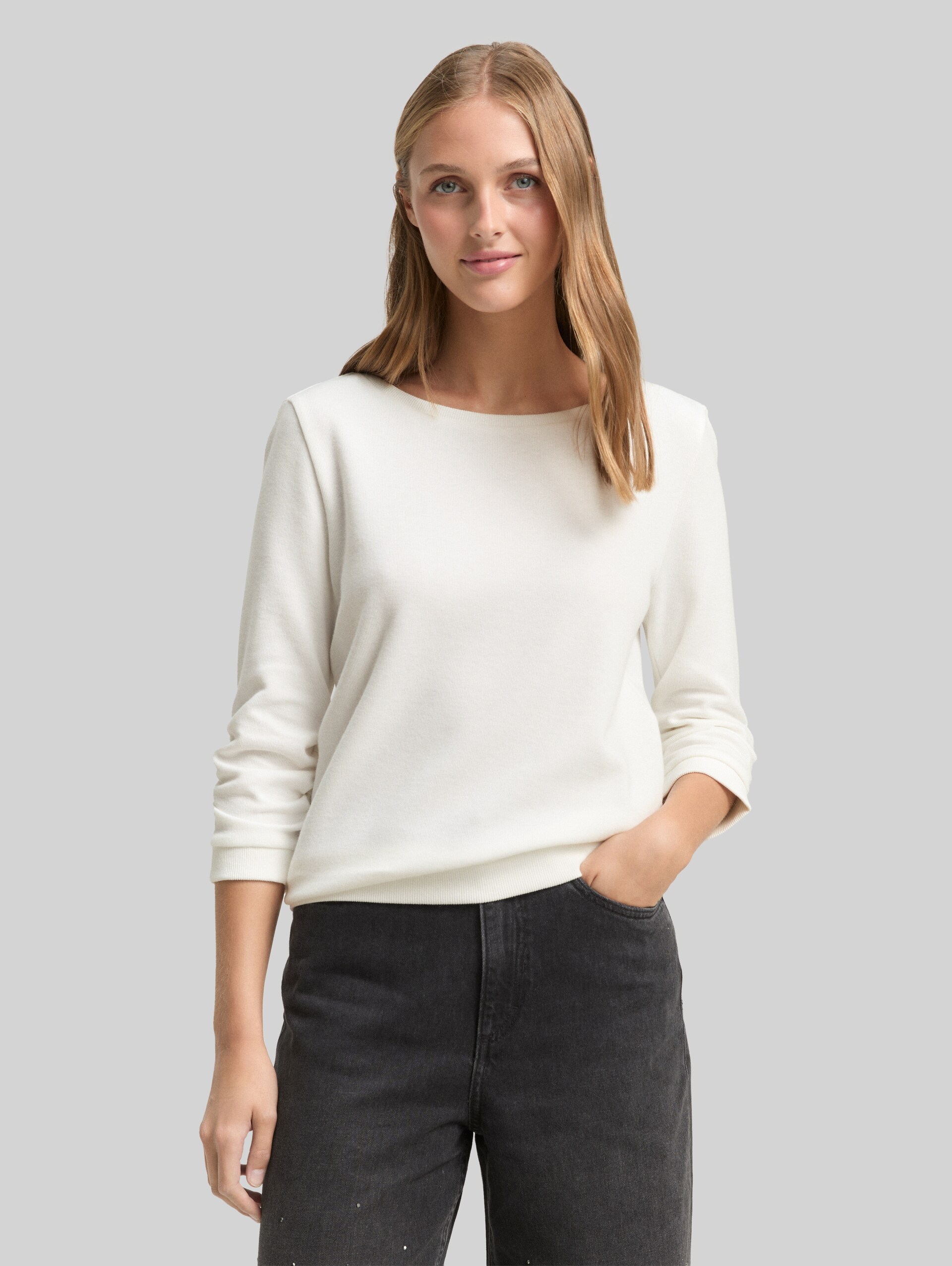 Fitted Sweatshirt mit Raffungen - off white - Ausschnitt Model-Vorderansicht
