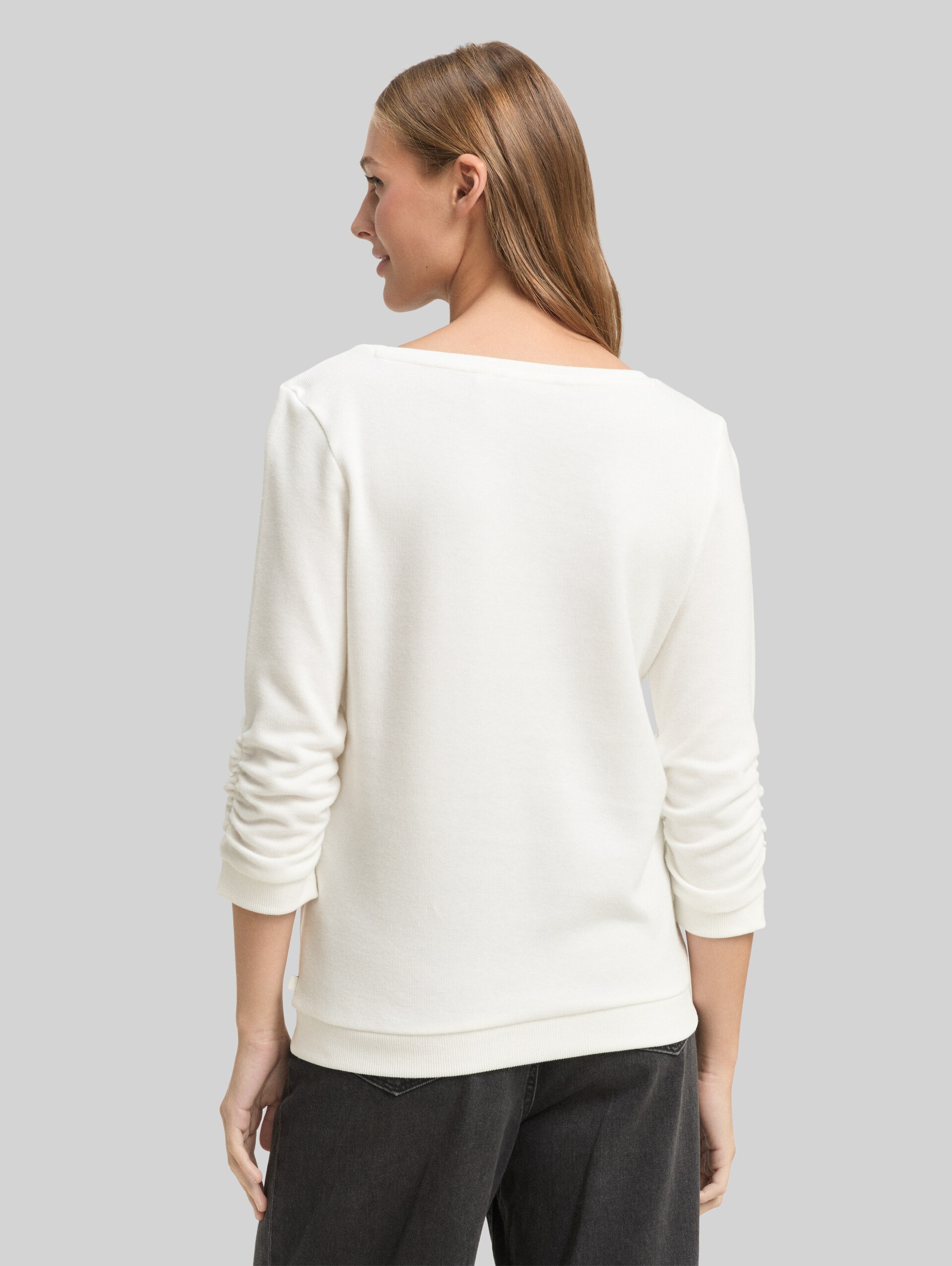 Fitted Sweatshirt mit Raffungen - off white - Auschnitt Model-Rückansicht