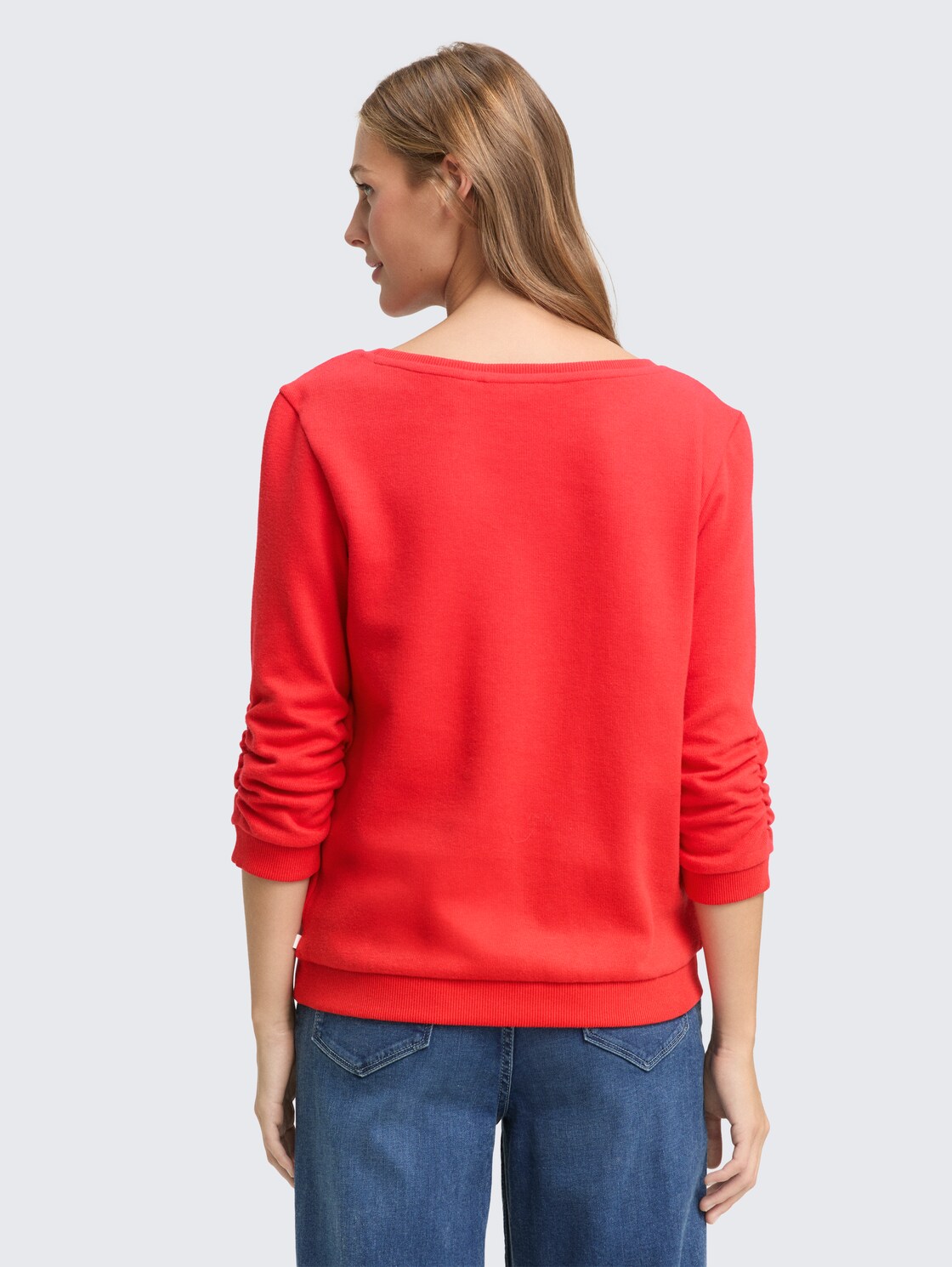 Fitted Sweatshirt mit Raffungen - brilliant red - Auschnitt Model-Rückansicht