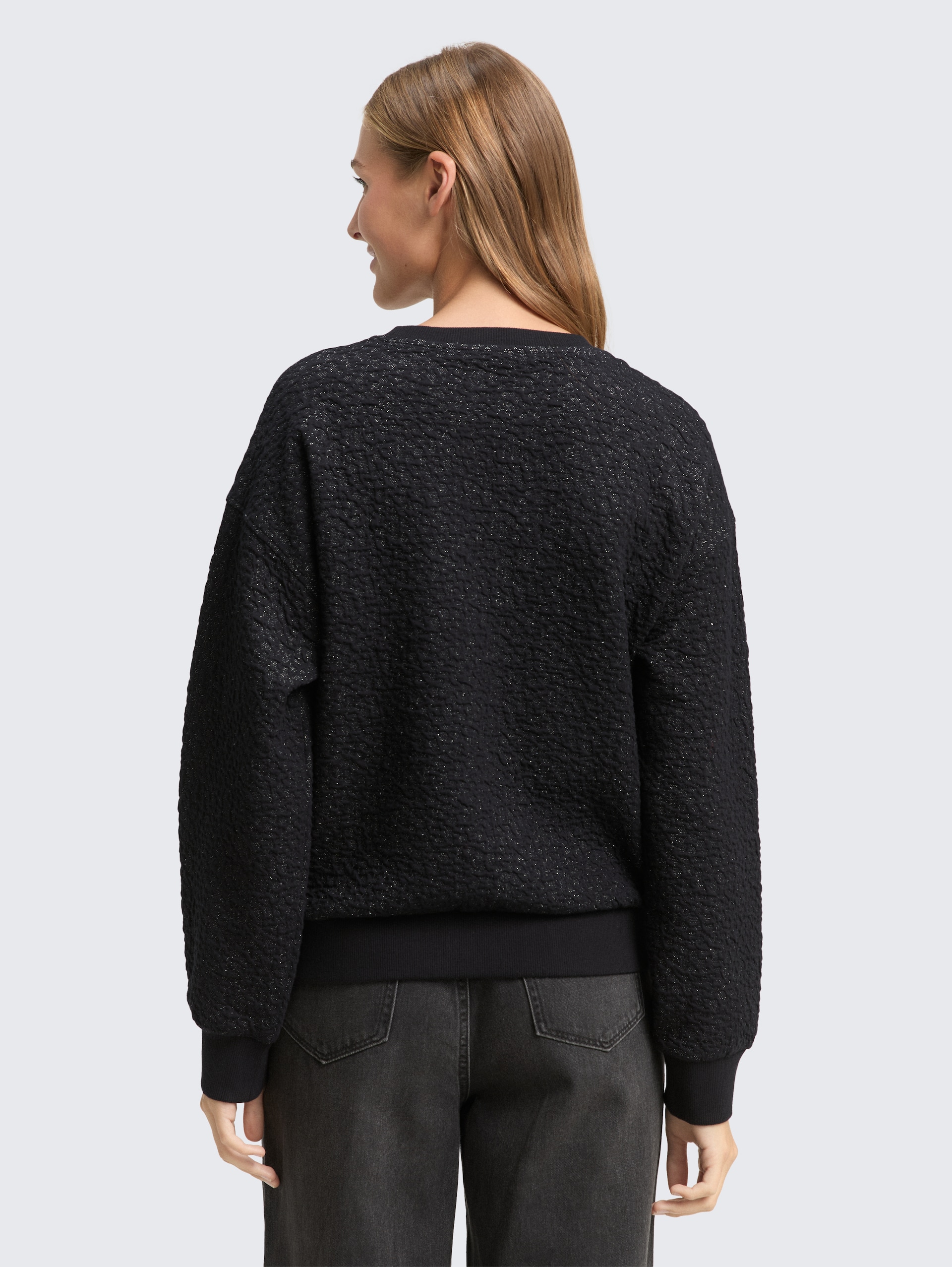 Sweatshirt mit Glitzer-Effekt - black glitter - Auschnitt Model-Rückansicht