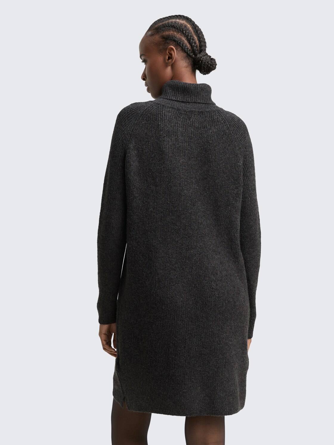 Mini-Kleid mit Troyer-Kragen - Shale Grey Melange - Model-Rückansicht