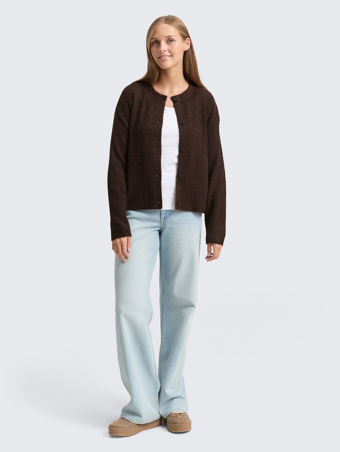 Cosy Cardigan mit Rundhalsausschnitt - soft chocolate brown melange - Model-Vorderansicht