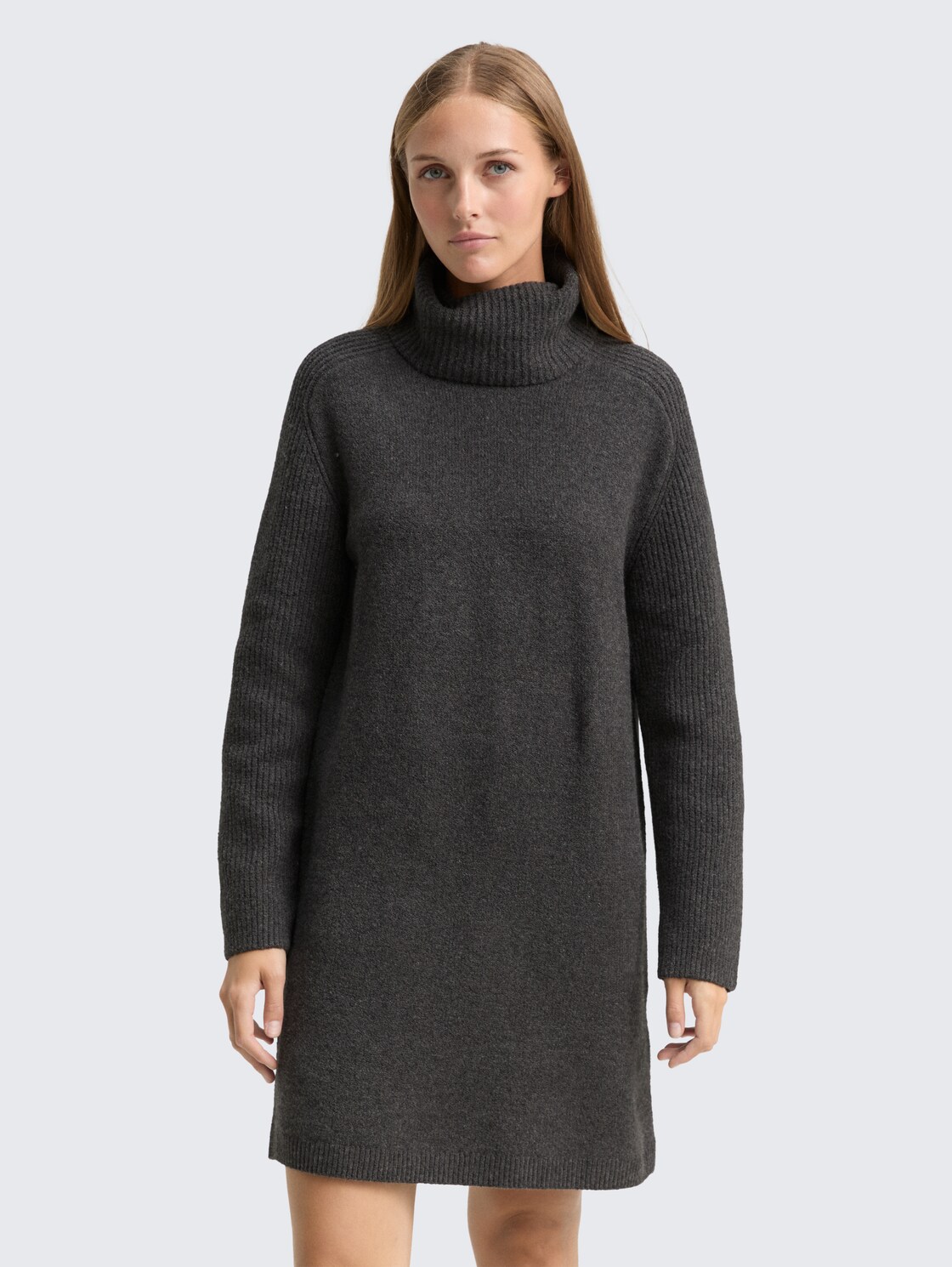 Mini-Kleid mit Rollkragen - Shale Grey Melange - Model-Vorderansicht