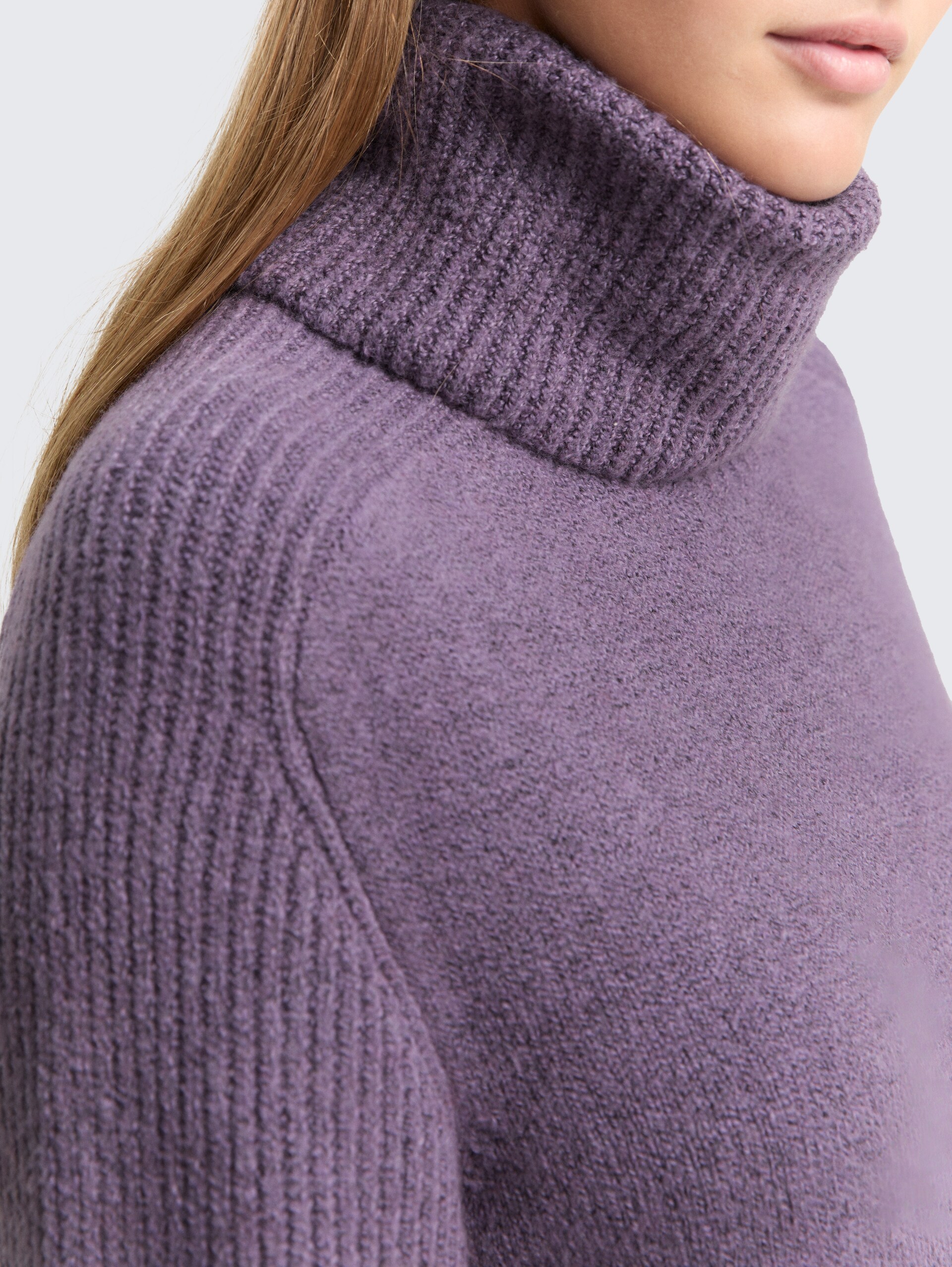 Mini-Kleid mit Rollkragen - dark lavender melange - Detail-Model-Ansicht