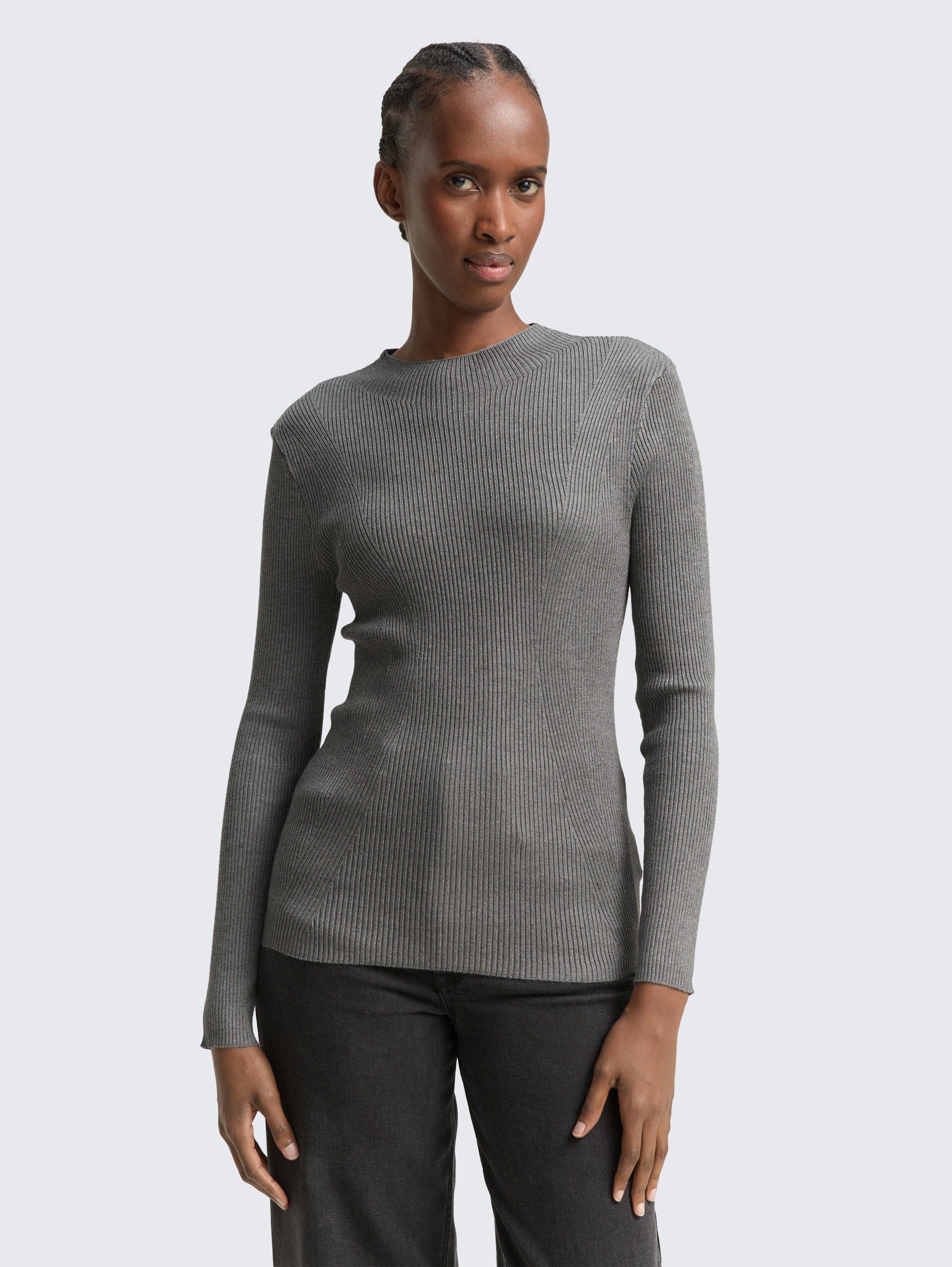 Tight Fit Strickpullover - Stormy Gray Melange - Ausschnitt Model-Vorderansicht