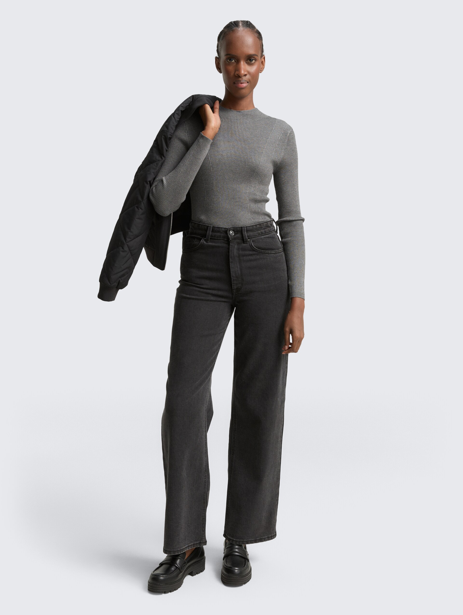 Tight Fit Strickpullover - Stormy Gray Melange - Model-Vorderansicht