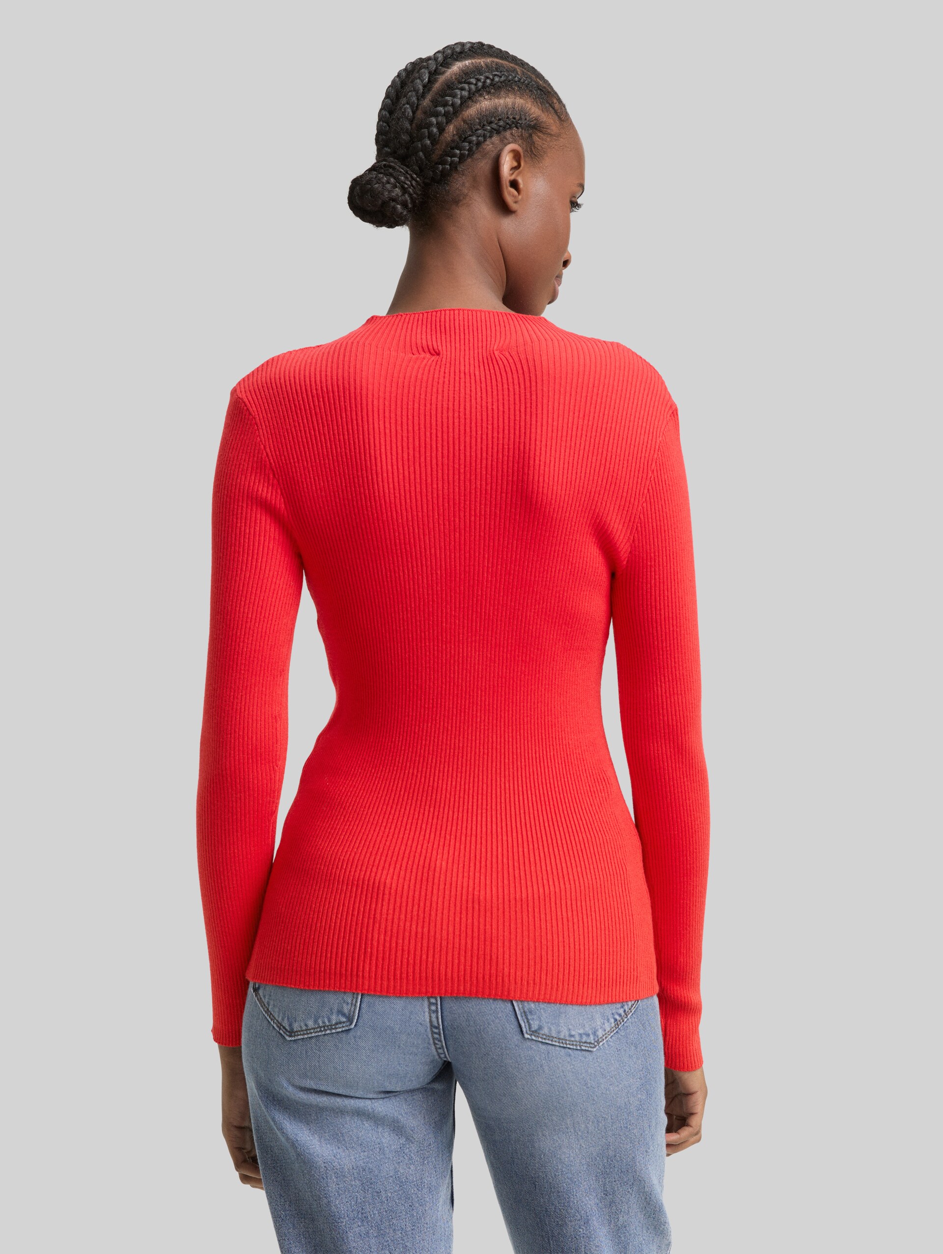 Tight-fit knitted jumper - brilliant red