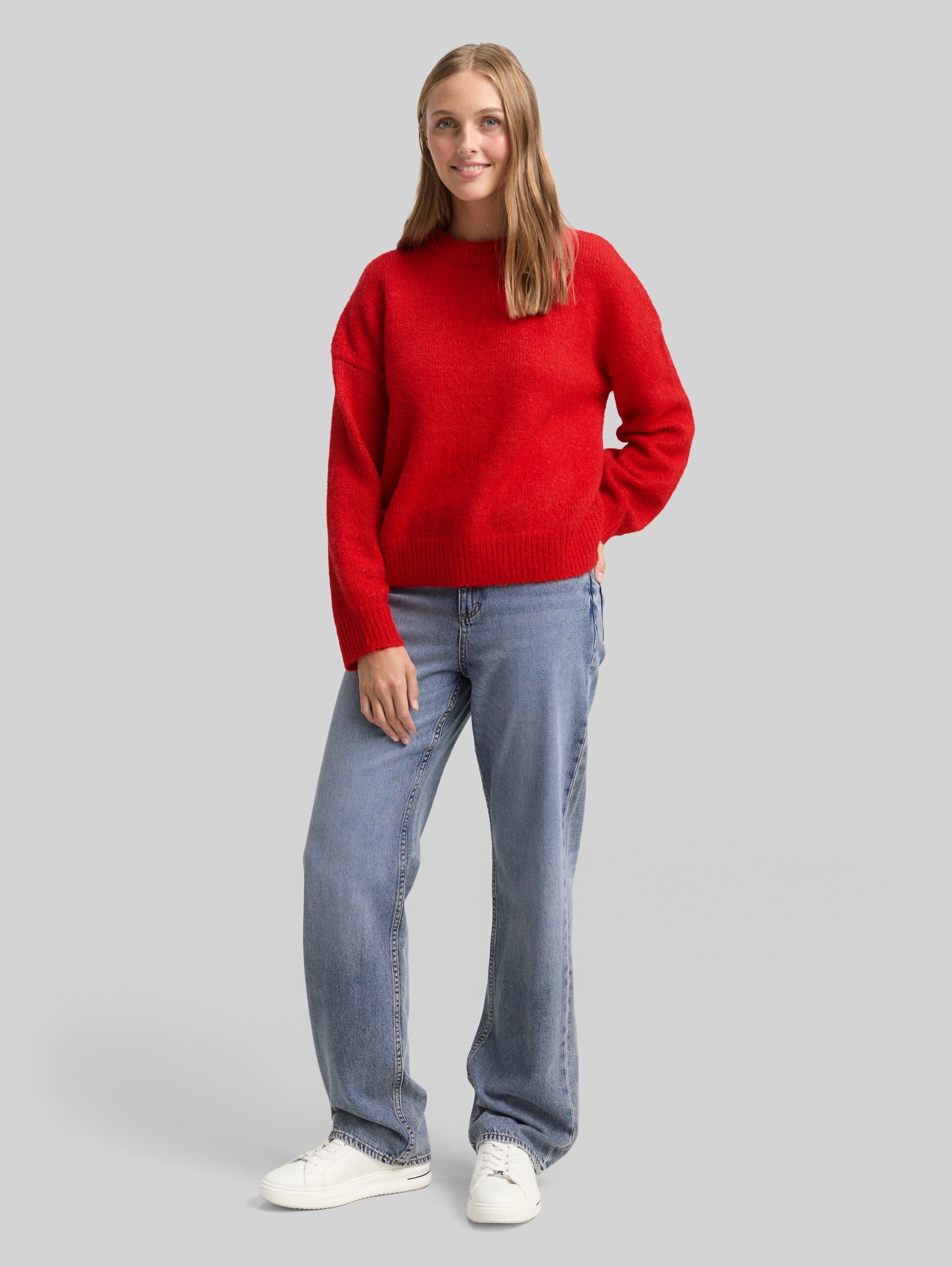 Oversized knitted jumper - brilliant red - Model front view