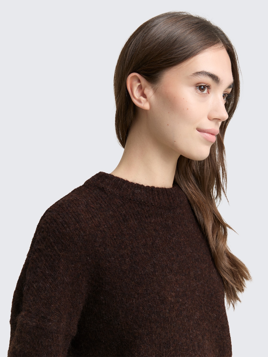 Oversize Strickpullover - soft chocolate brown melange - Detail-Model-Ansicht