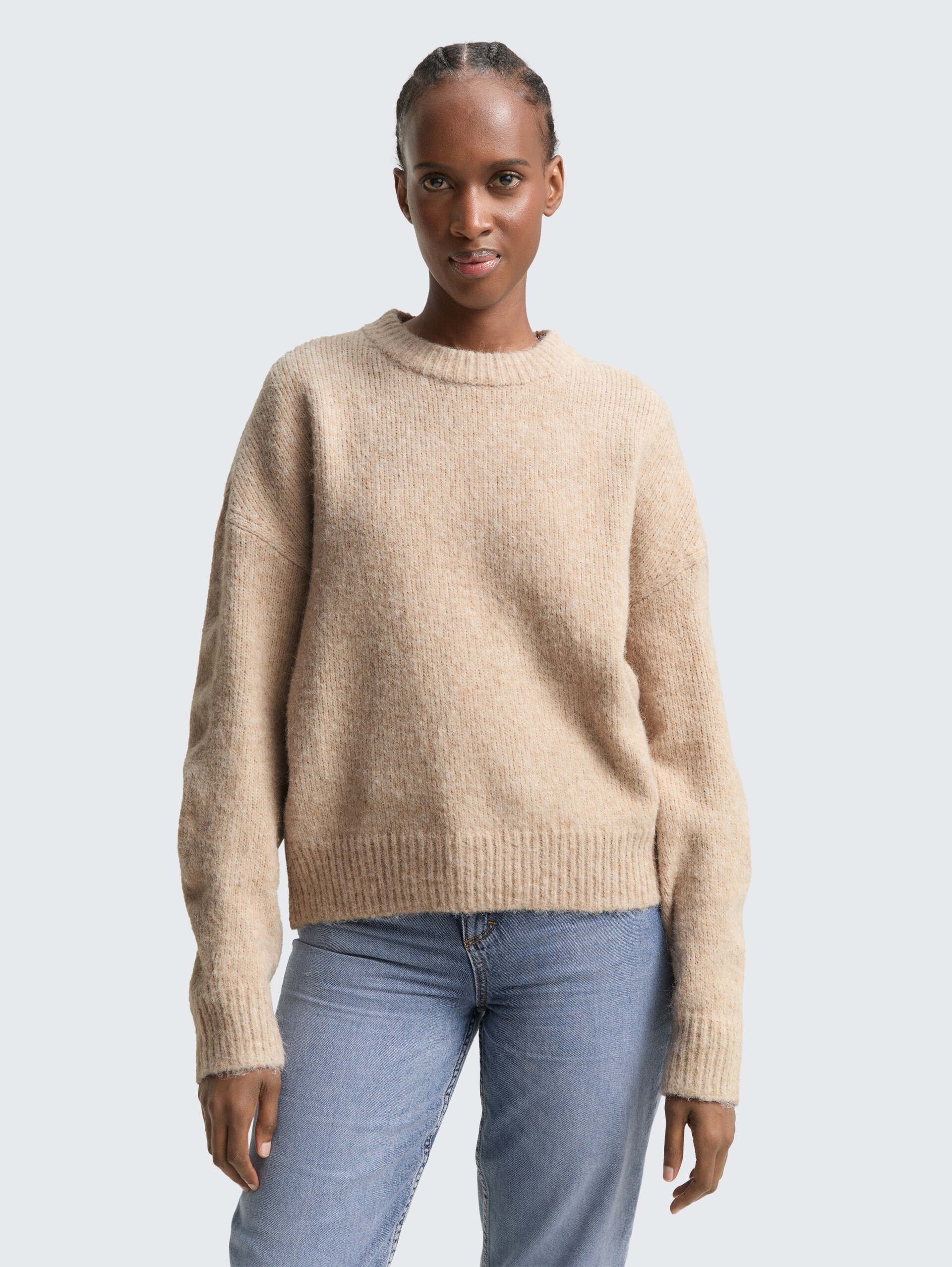 Oversize Strickpullover - cosy beige melange - Ausschnitt Model-Vorderansicht