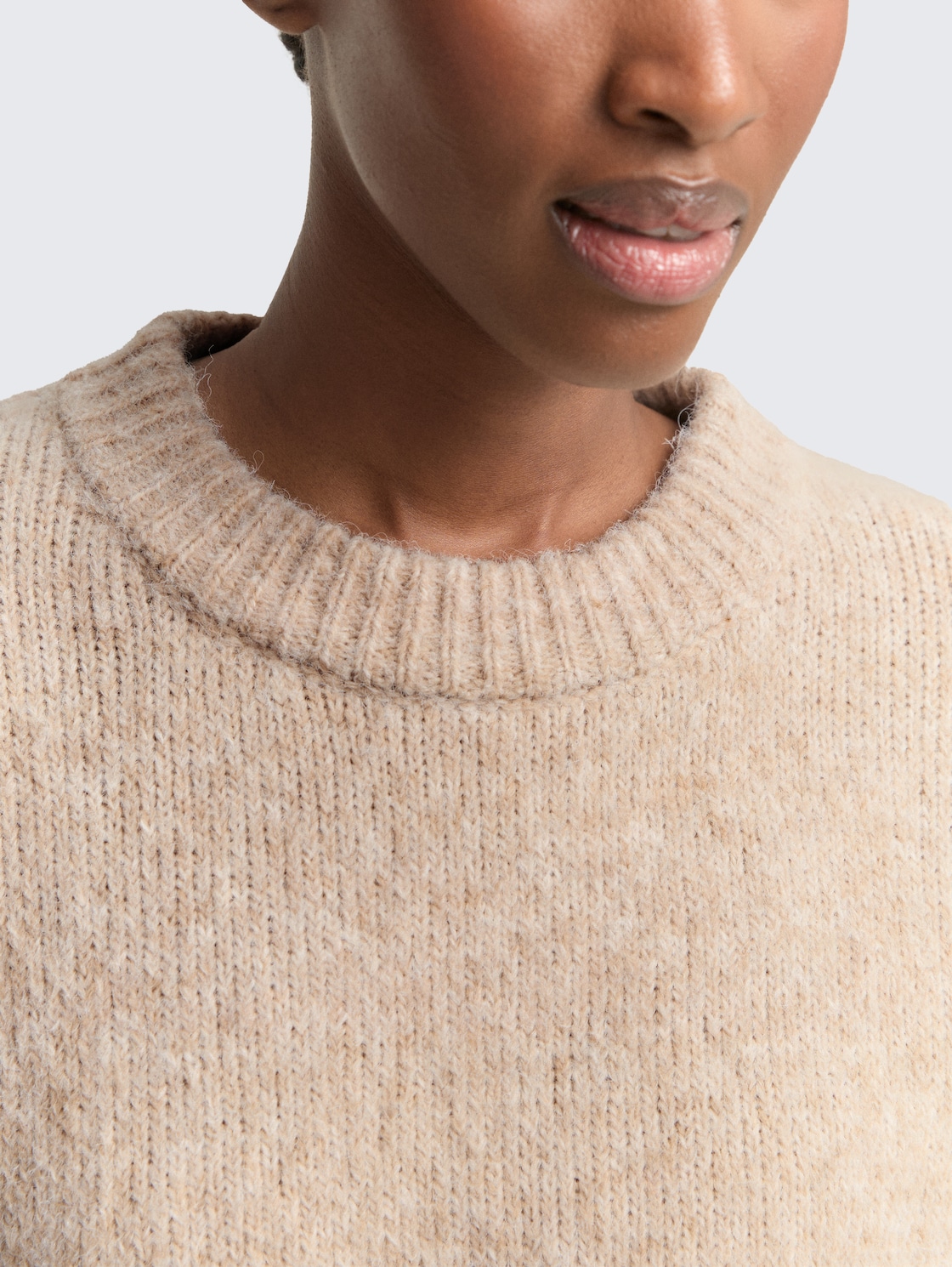 Oversize Strickpullover - cosy beige melange - Detail-Model-Ansicht