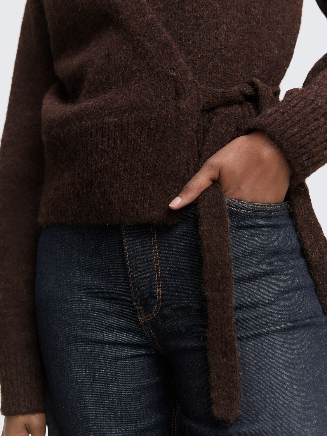 Relaxed Fit Wrap Cardigan - soft chocolate brown melange - Detail-Model-Ansicht