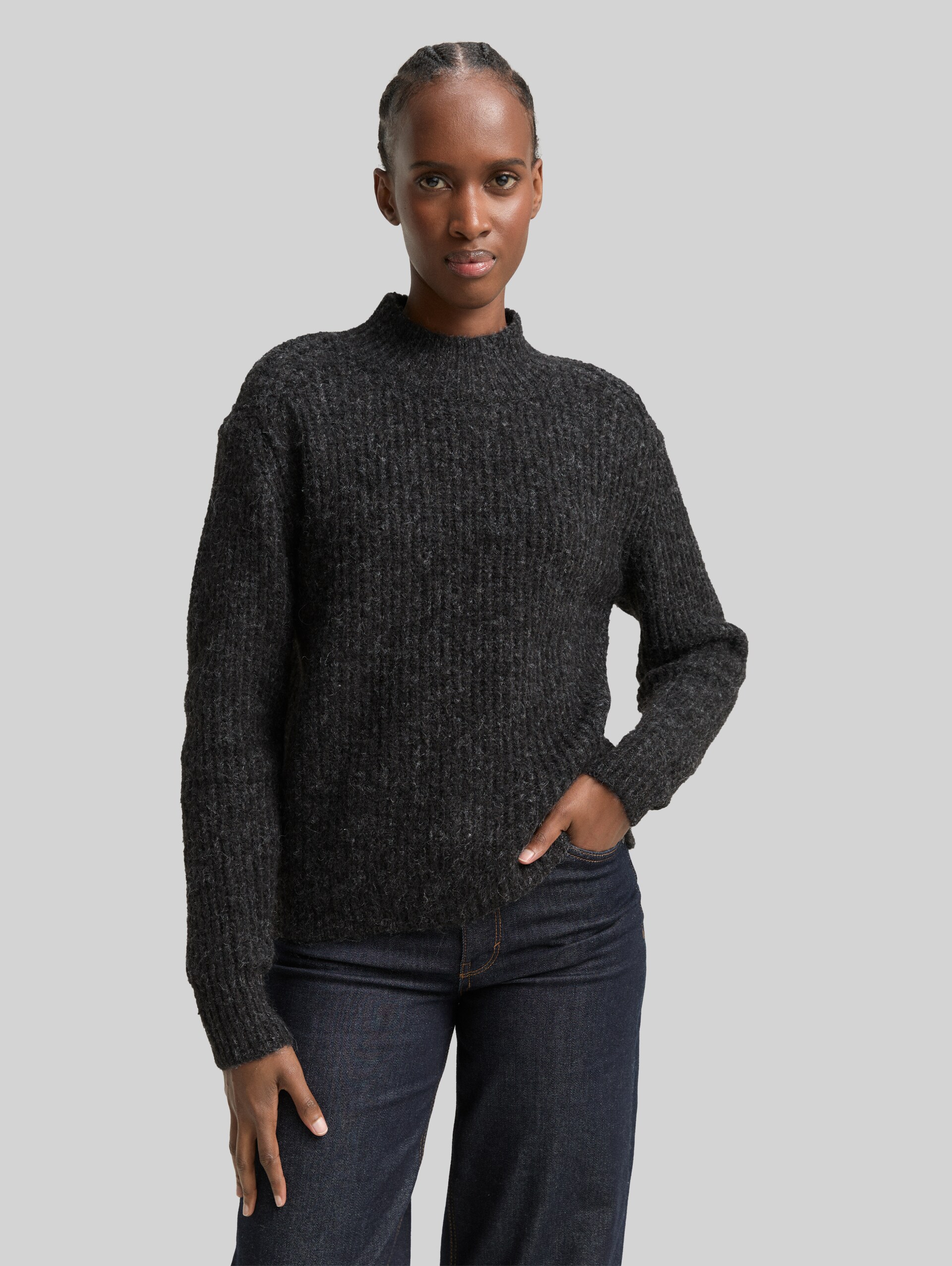 Relaxed fit knitted jumper with stand-up collar - Shale Grey Melange - Neckline model front view