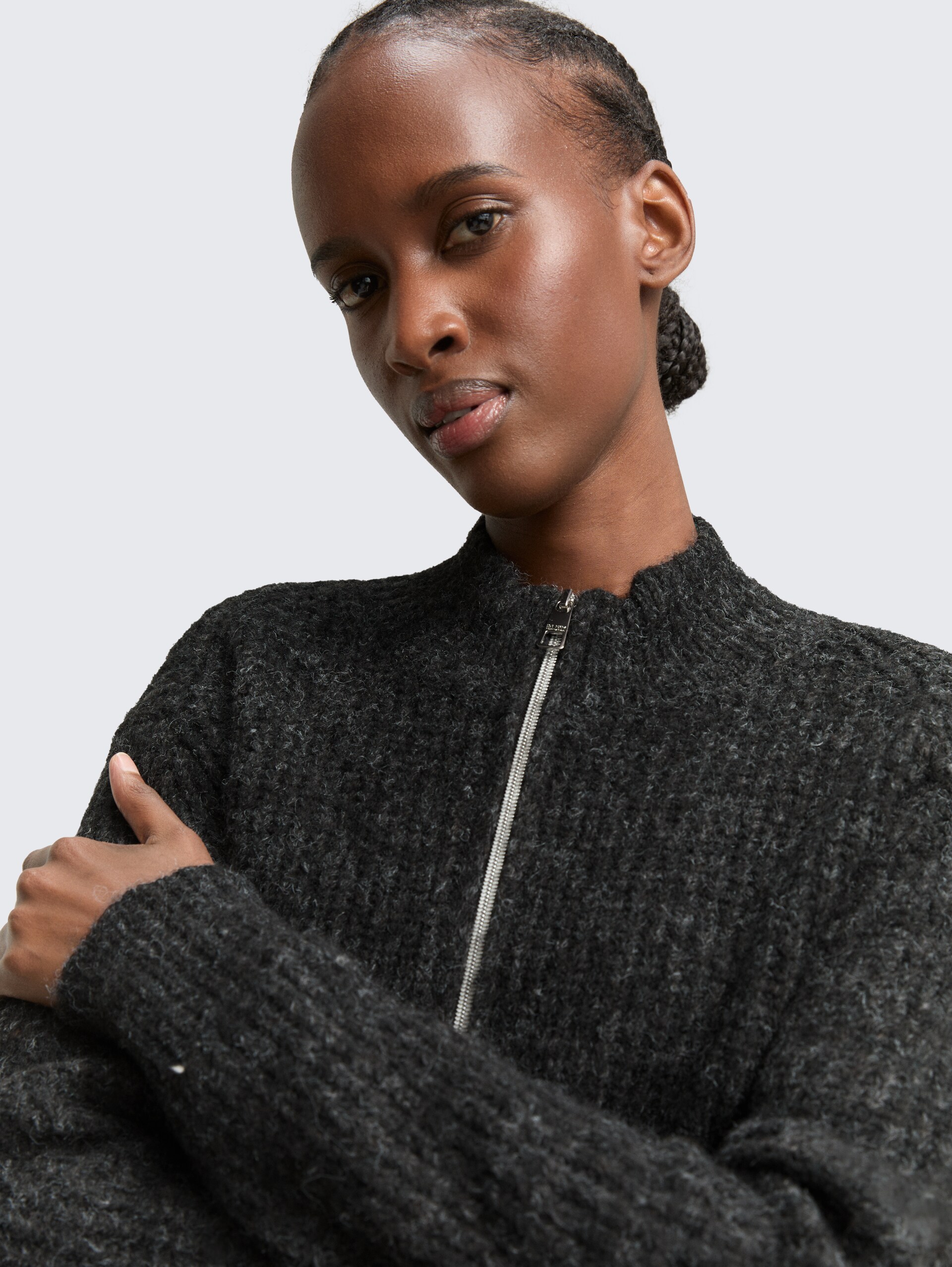 Cardigan mit Reißverschluss - Shale Grey Melange - Detail-Model-Ansicht