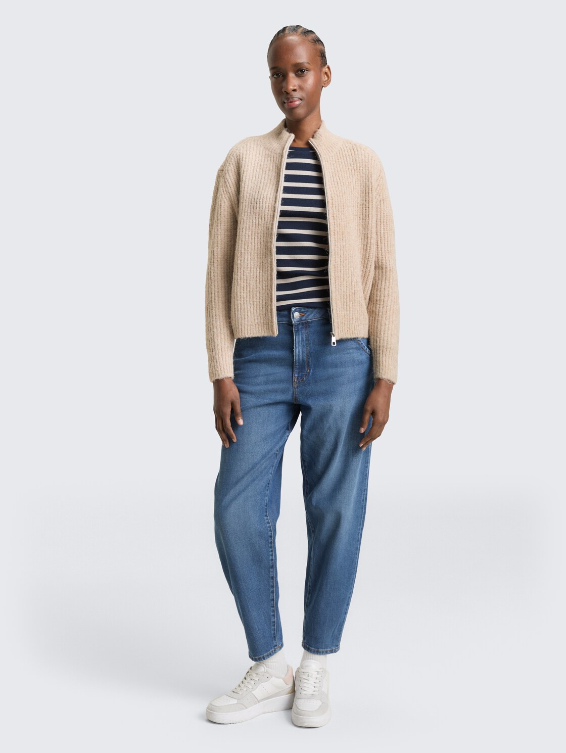 Cardigan mit Reißverschluss - cosy beige melange - Model-Vorderansicht