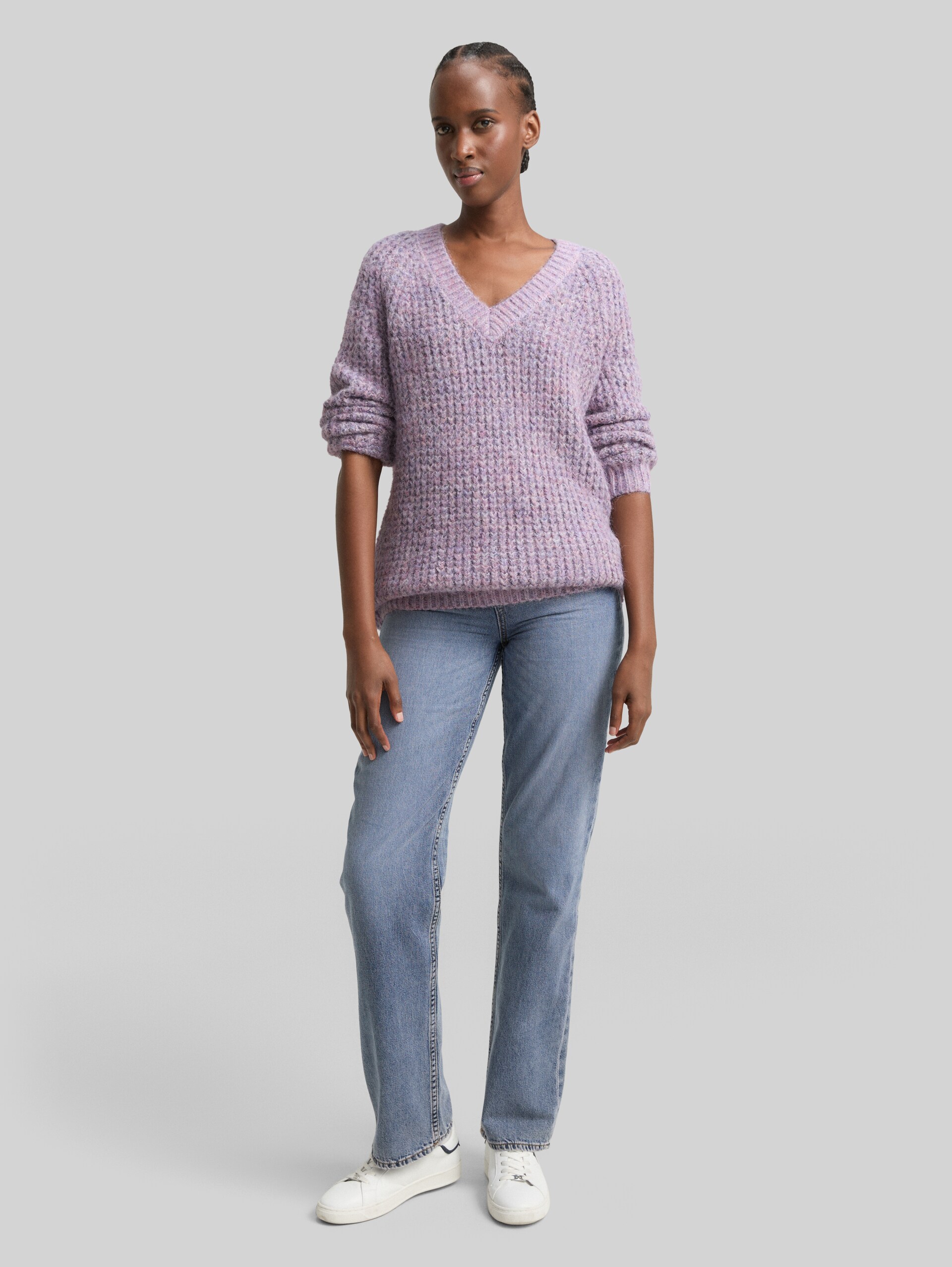 Long-style knitted jumper with wool content - lilac multicolor melange - Model front view