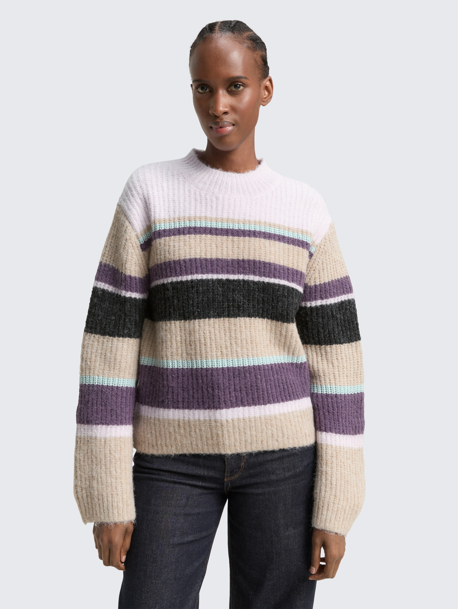 Relaxed Fit Strickpullover mit Streifenmuster - beige lilac multicolor stripe - Ausschnitt Model-Vorderansicht